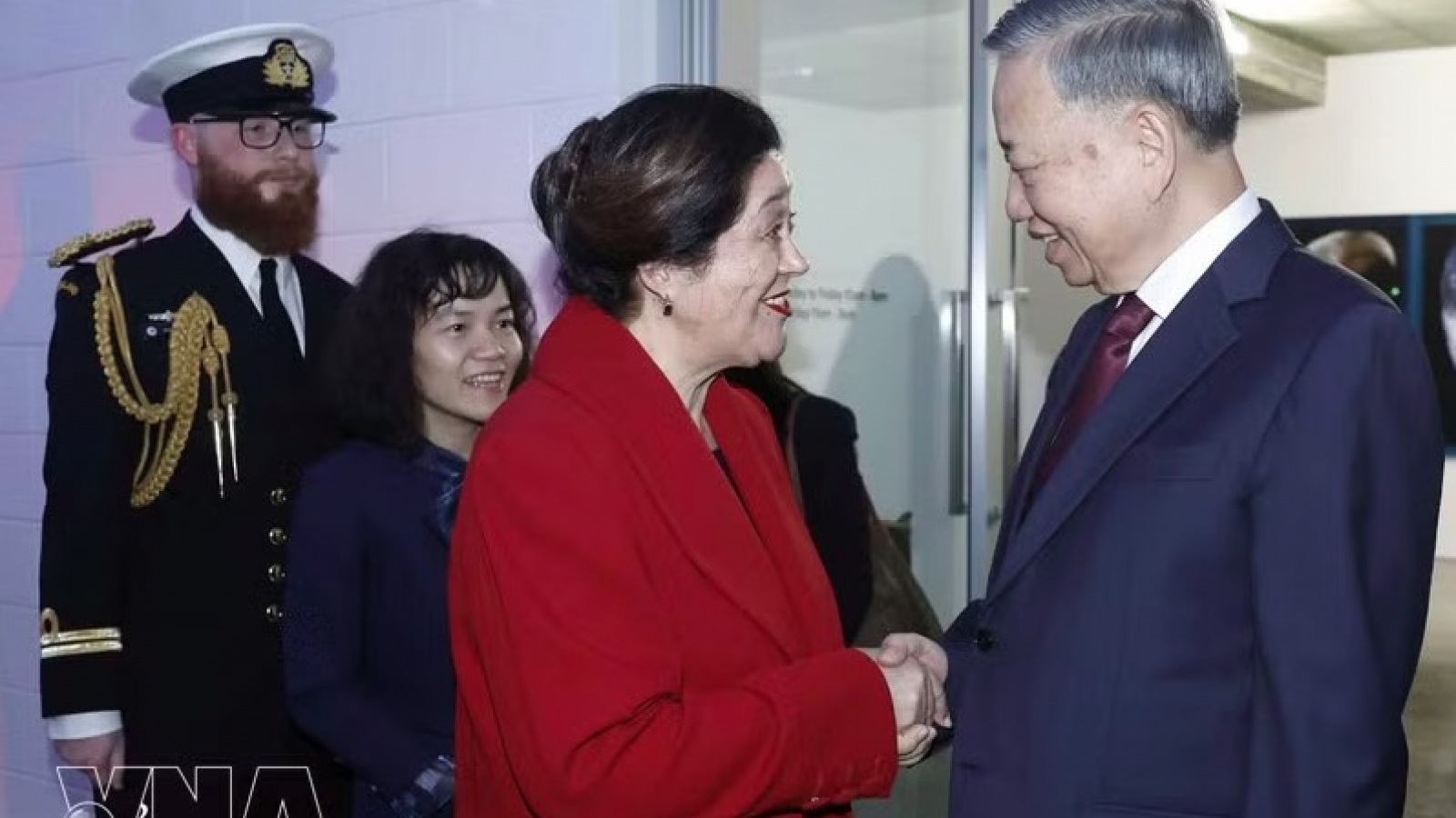 Top leader, New Zealand Governor-General visit Auckland photo exhibition