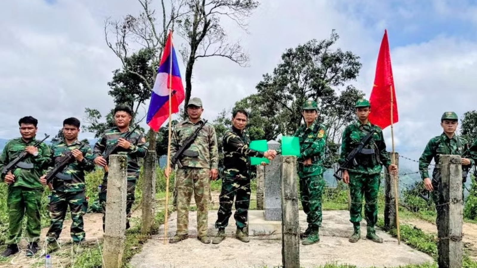 Vietnam, Laos conduct joint patrol to safeguard border security