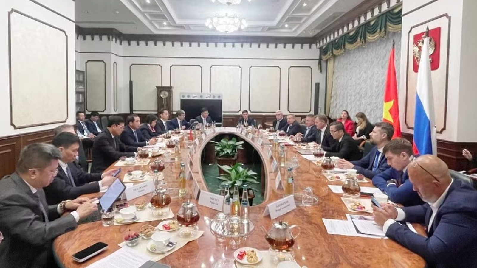Hanoi, Moscow seek to develop more friendship, investment projects