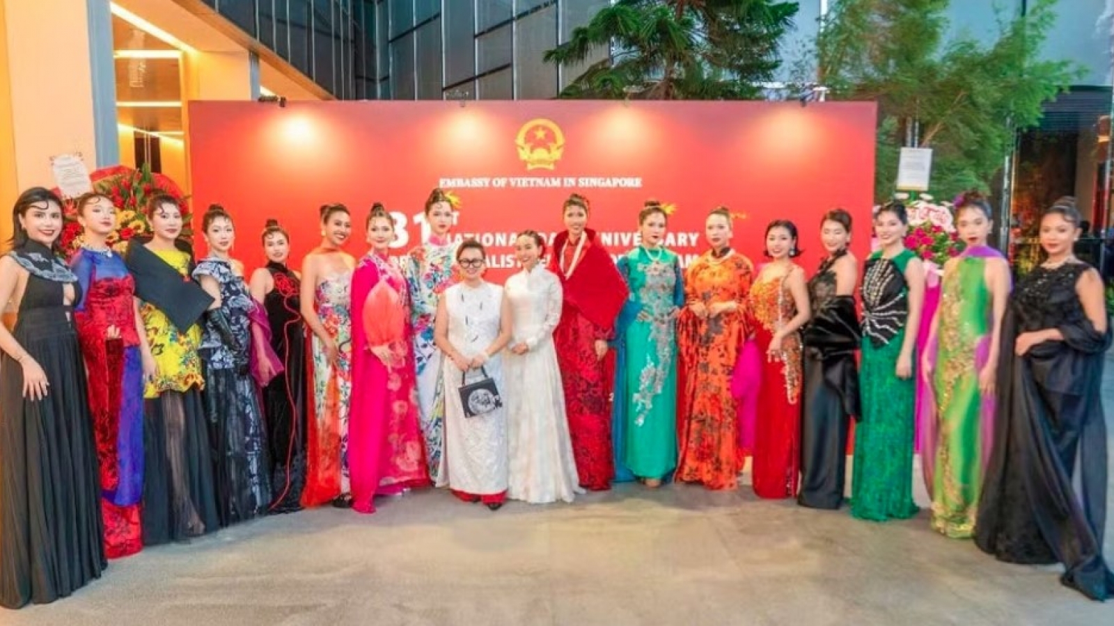 Vietnamese Ao Dai bridges cultural ties between Vietnam and Singapore