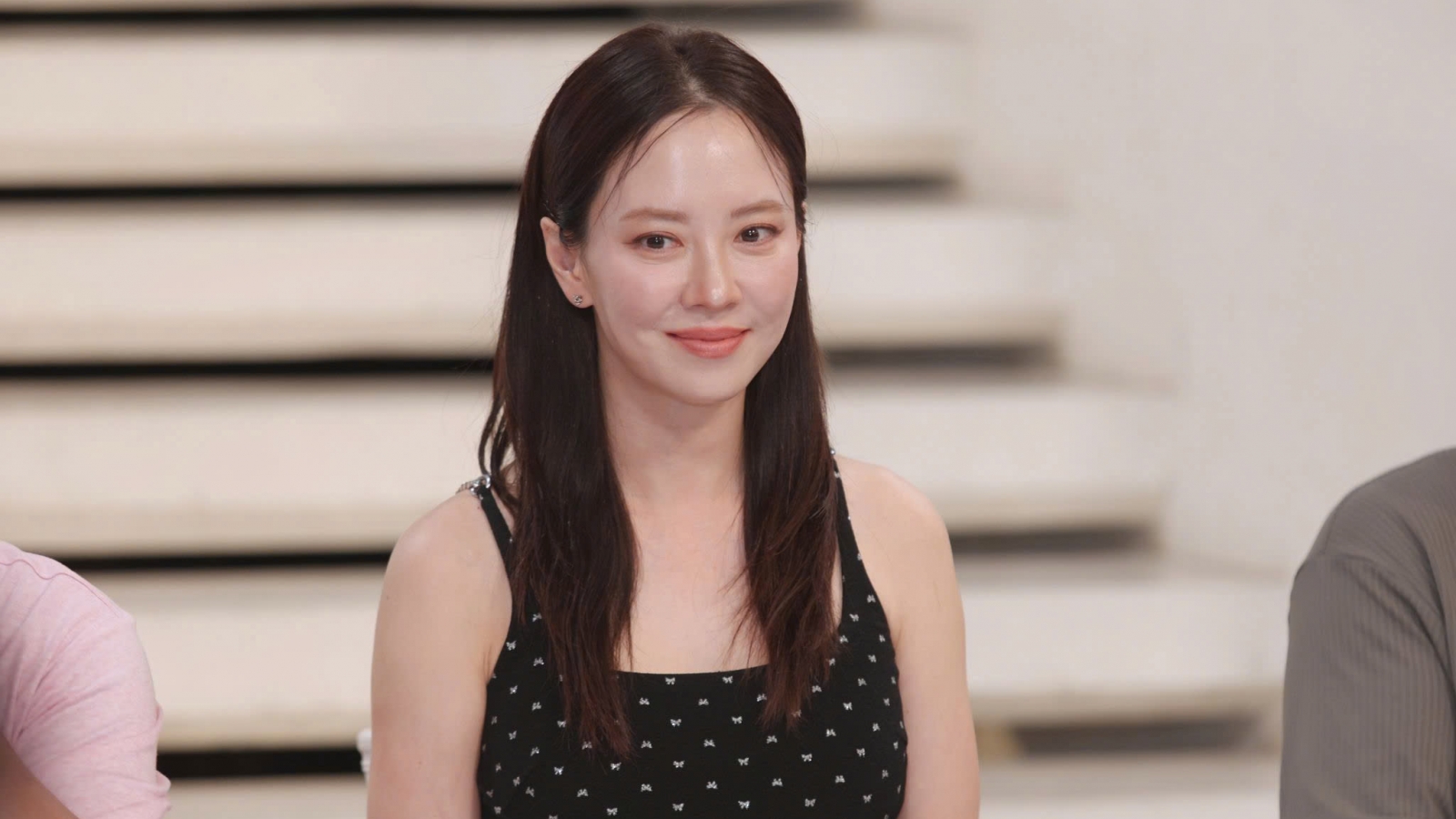 "Mợ ngố" Song Ji Hyo không theo kịp năng lượng hài hước của Lê Dương Bảo Lâm