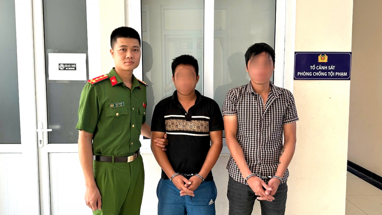 Bắt 2 đối tượng tàng trữ ma túy ở Hà Nội