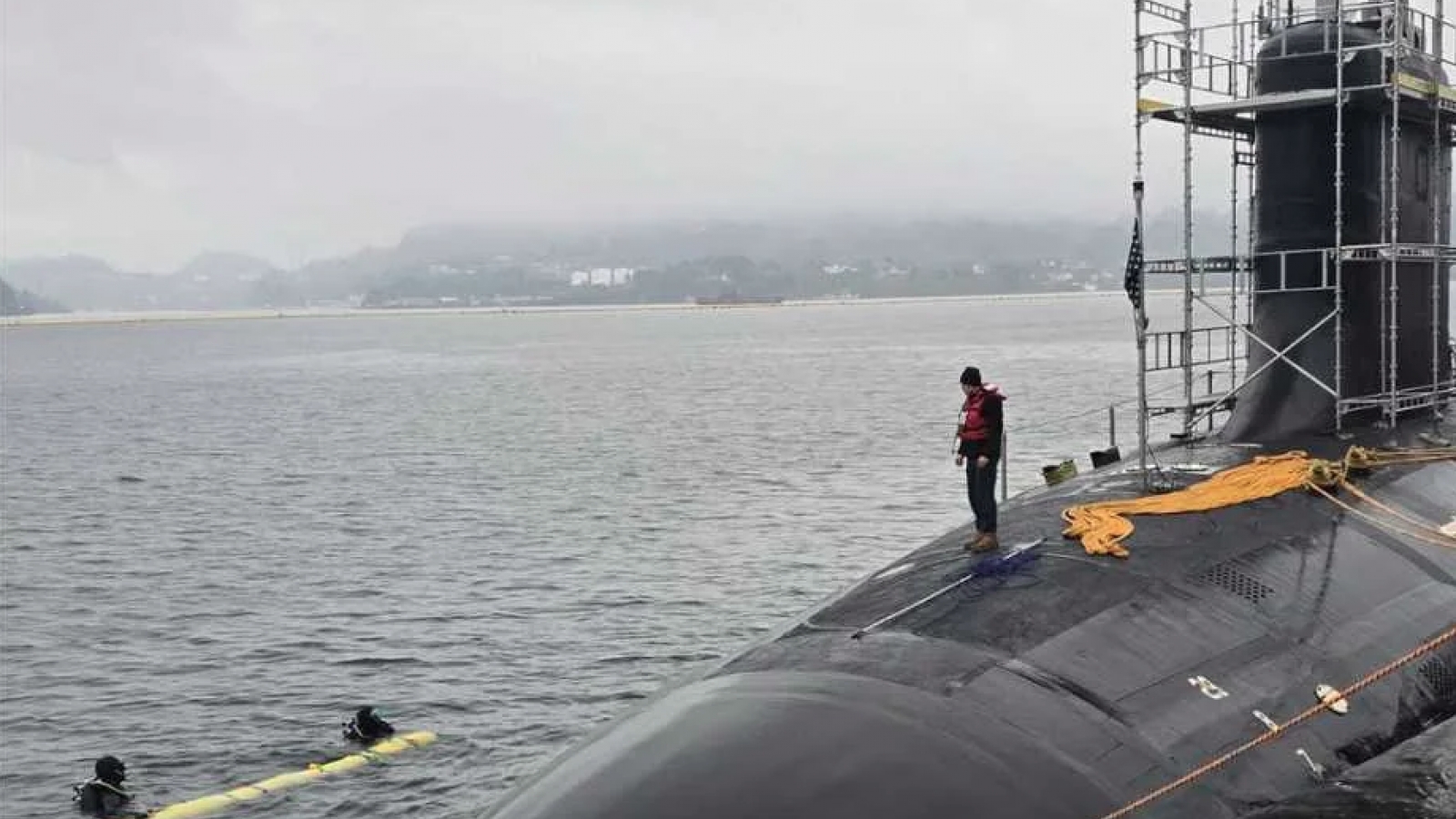 Mỹ hé lộ cách triển khai UUV “tiếp tế tàng hình” cho tàu ngầm