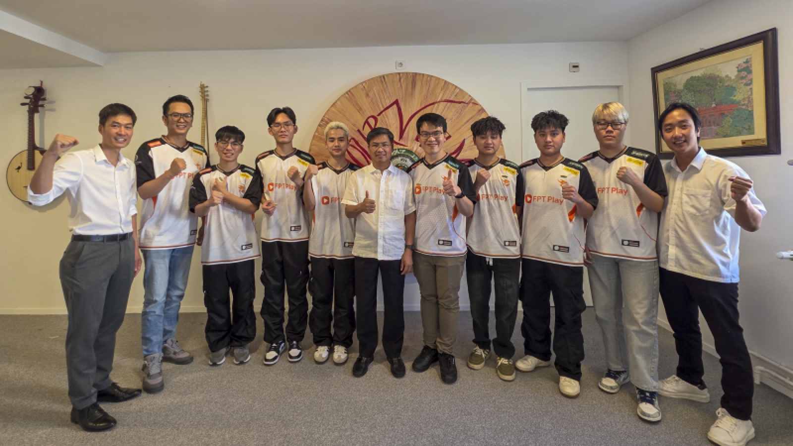 Team Flash thăm Trung tâm Văn hóa Việt ở Pháp: Khoảnh khắc kết nối văn hóa độc đáo
