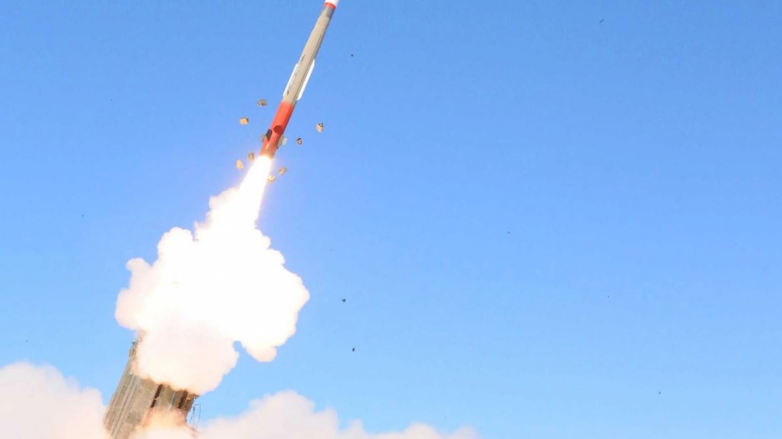 Ukraine tung quân bài giá rẻ FP-7x, “chia lửa” cho lá chắn Patriot