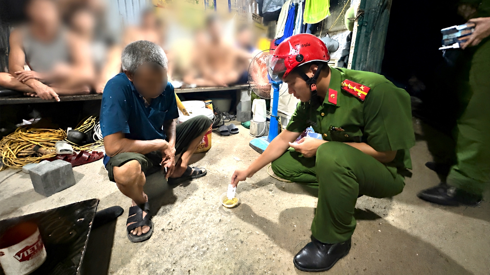 Test ma túy ngay tại nơi làm việc, phát hiện 3 công nhân dương tính