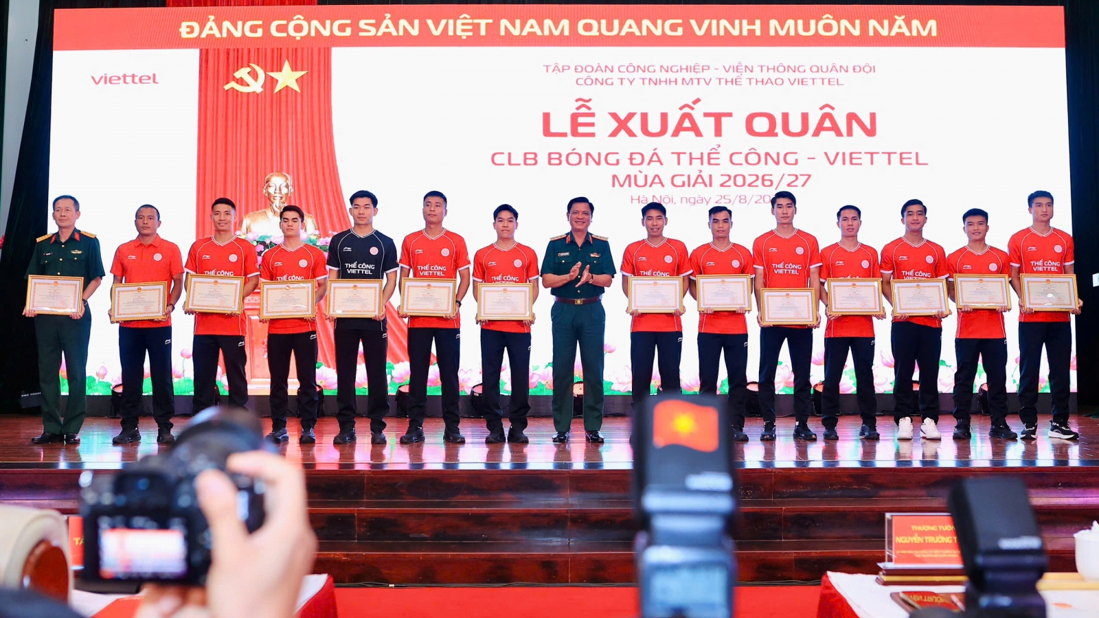 Thể Công Viettel ra mắt 11 tân binh, quyết vô địch V-League 2026/2027