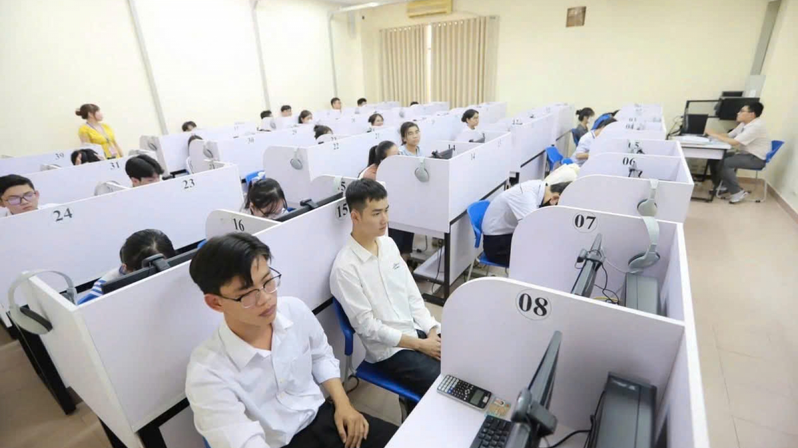 Thi tốt nghiệp THPT trên máy tính cần lộ trình thí điểm để bảo đảm công bằng
