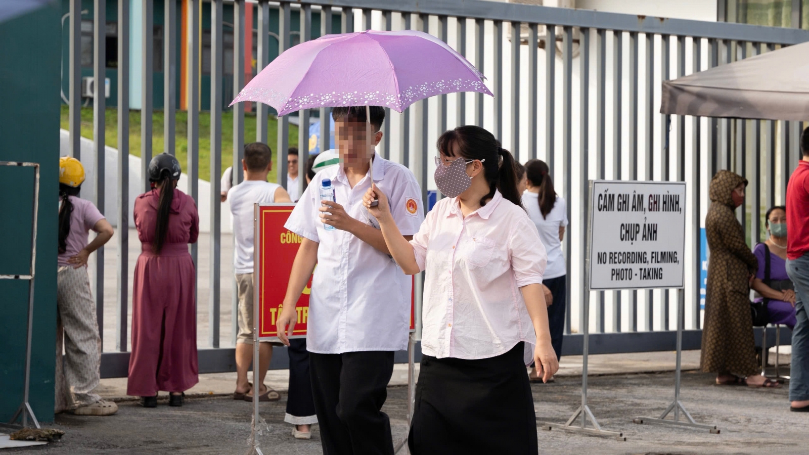 Thí sinh Chuyên Tuyên Quang than đề Toán thi lại khó, giáo viên nói gì?