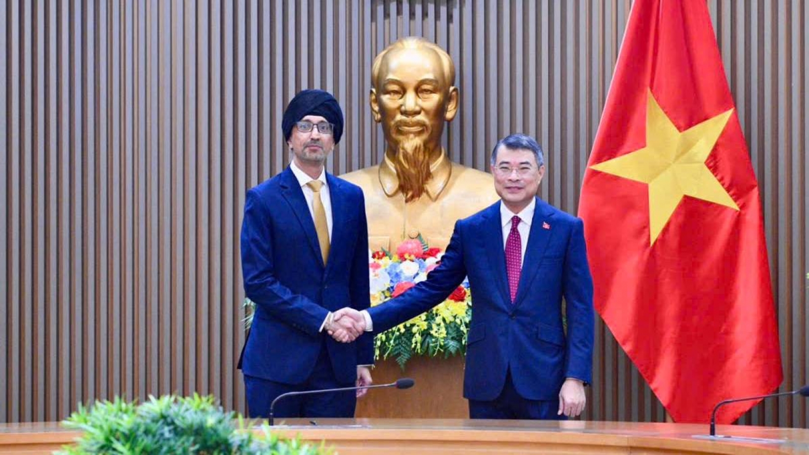 Thủ tướng Lê Minh Hưng tiếp Đại sứ Singapore Rajpal Singh