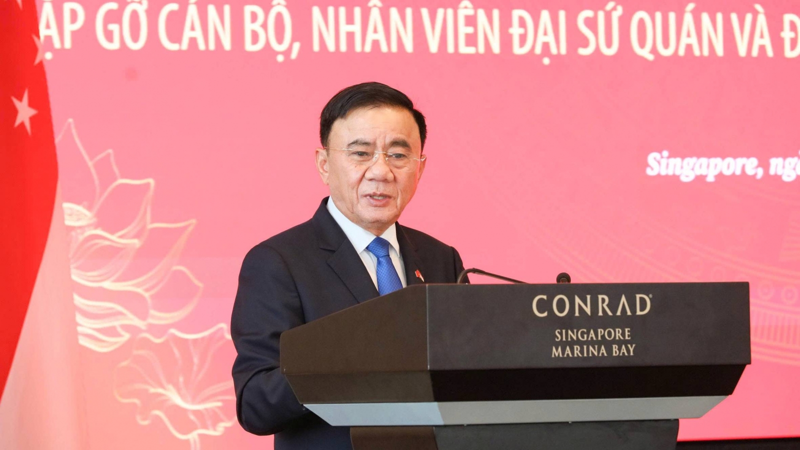 Thường trực Ban Bí thư Trần Cẩm Tú gặp đại diện cộng đồng người Việt tại Singapore