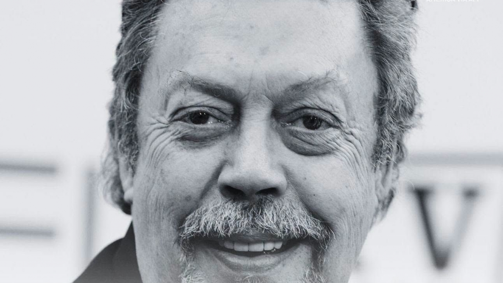 “Ở nhà một mình 2”: Vĩnh biệt ông quản lý khách sạn Tim Curry
