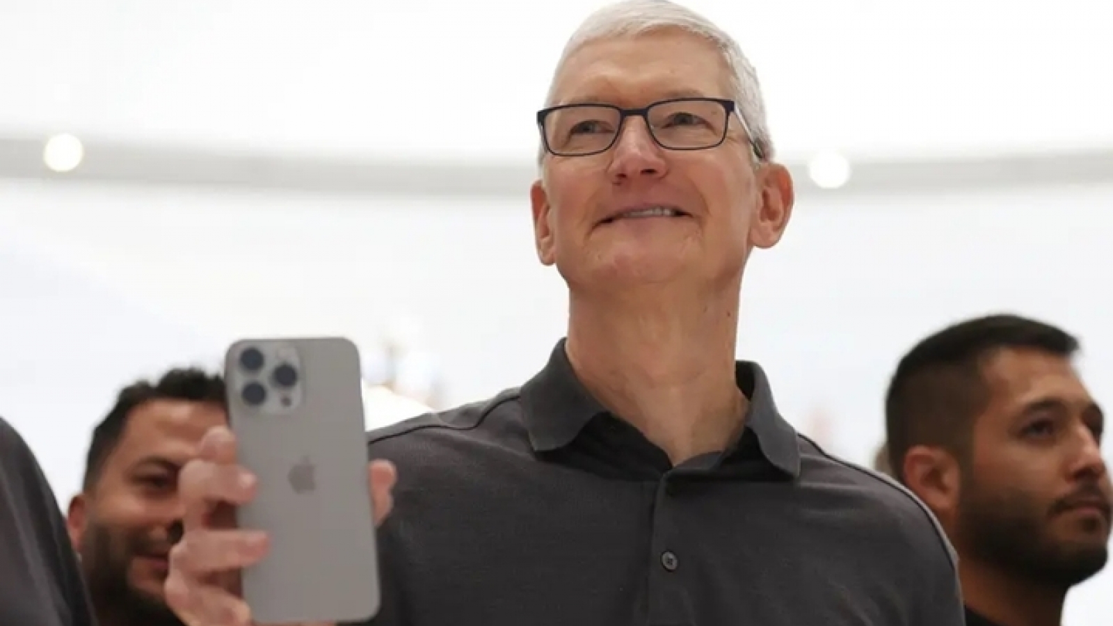 Tim Cook kết thúc chặng đường huy hoàng trên ghế CEO Apple
