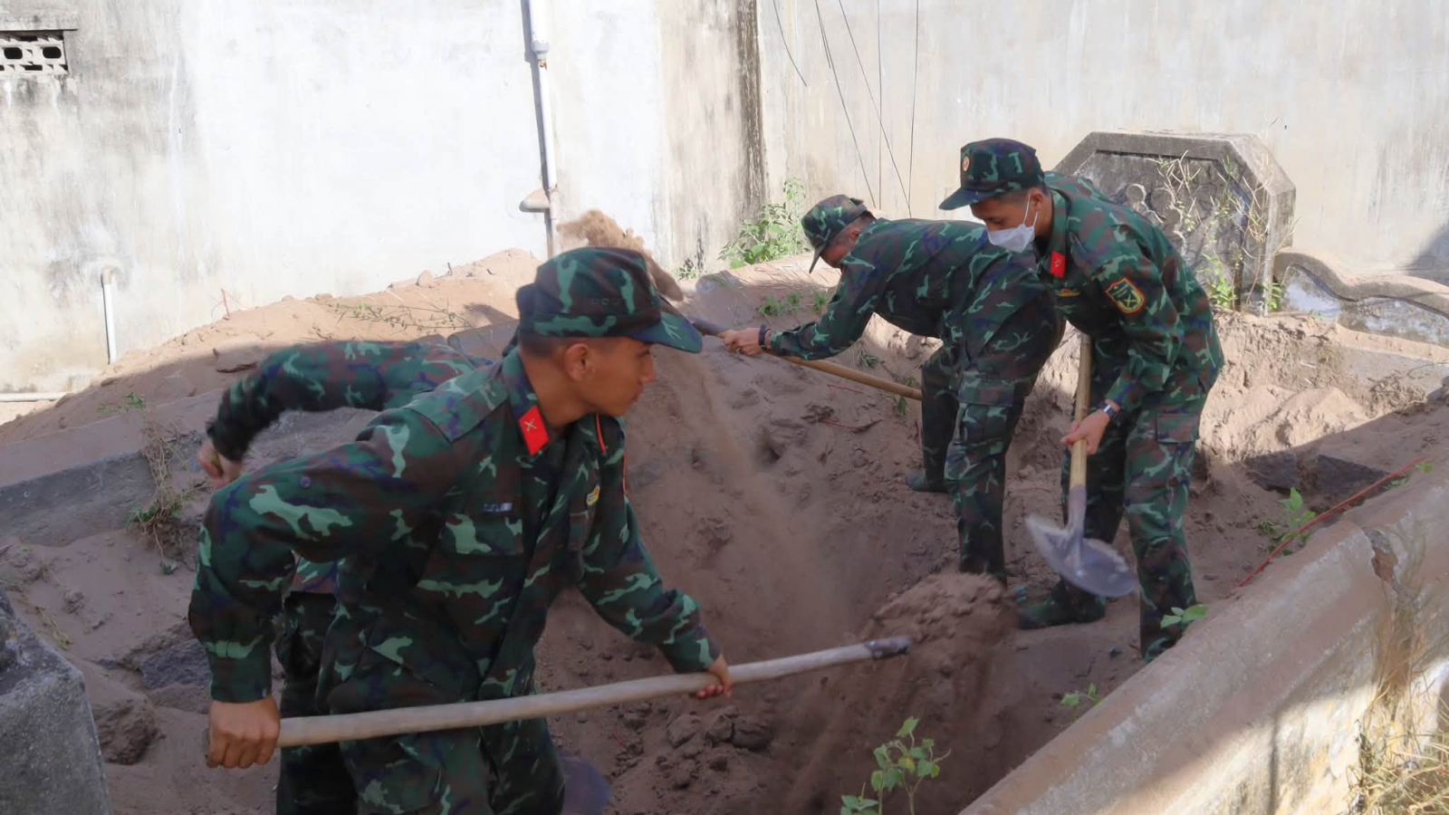 500 ngày đêm tìm đồng đội ở Khánh Hòa: Không bỏ lọt bất kỳ manh mối nào