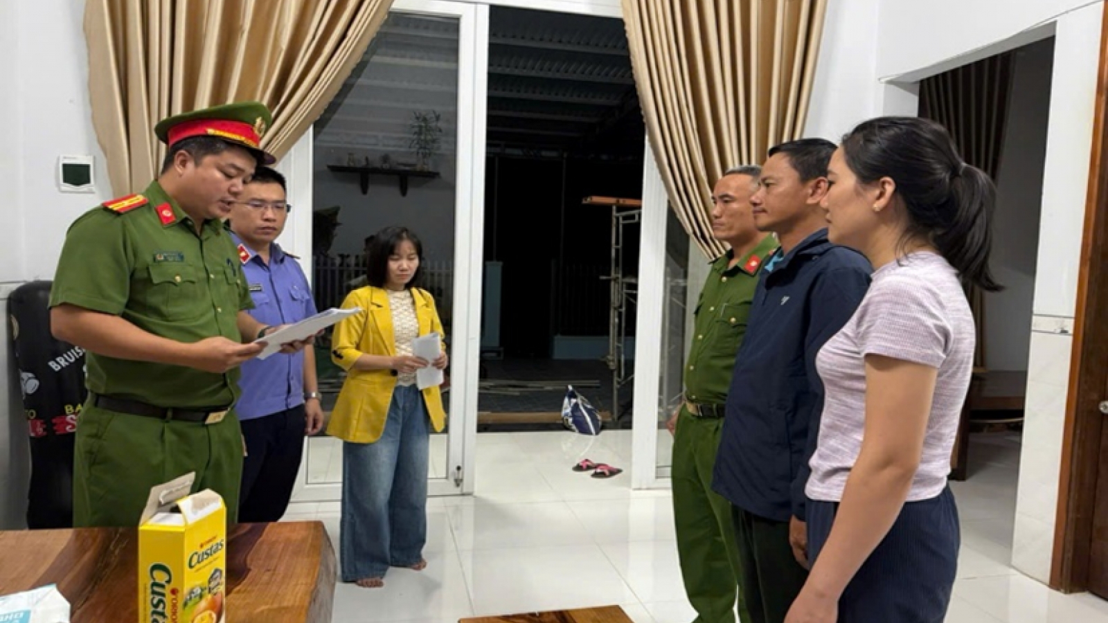 Khởi tố 3 đối tượng đưa, nhận hối lộ để khai thác vàng trái phép