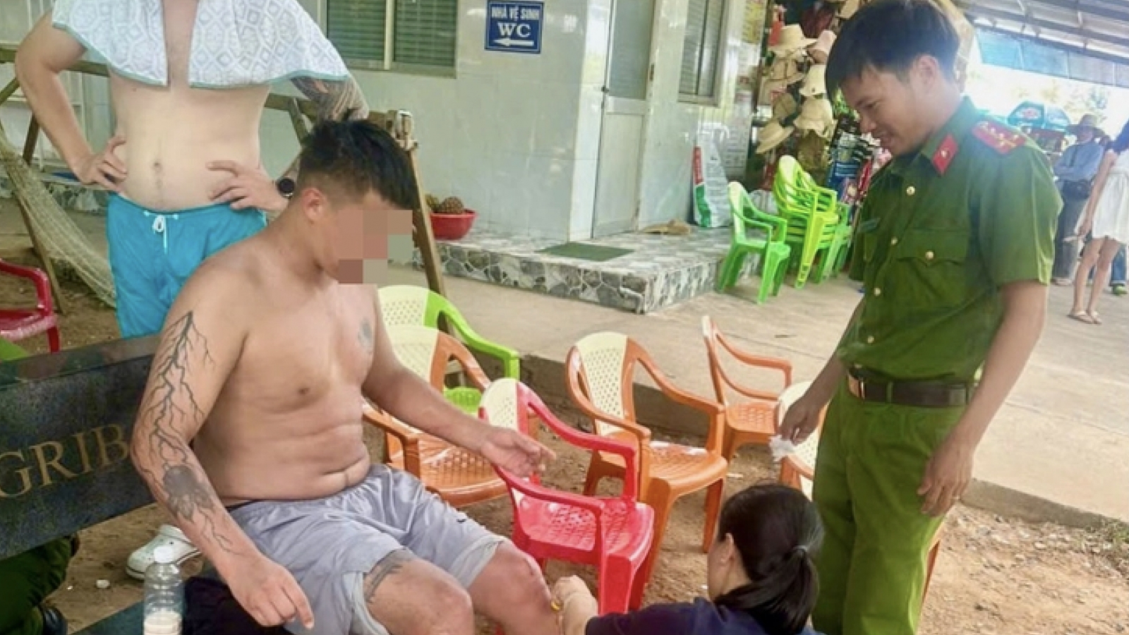 Russian, Kazakh tourists rescued from rough seas in Dak Lak