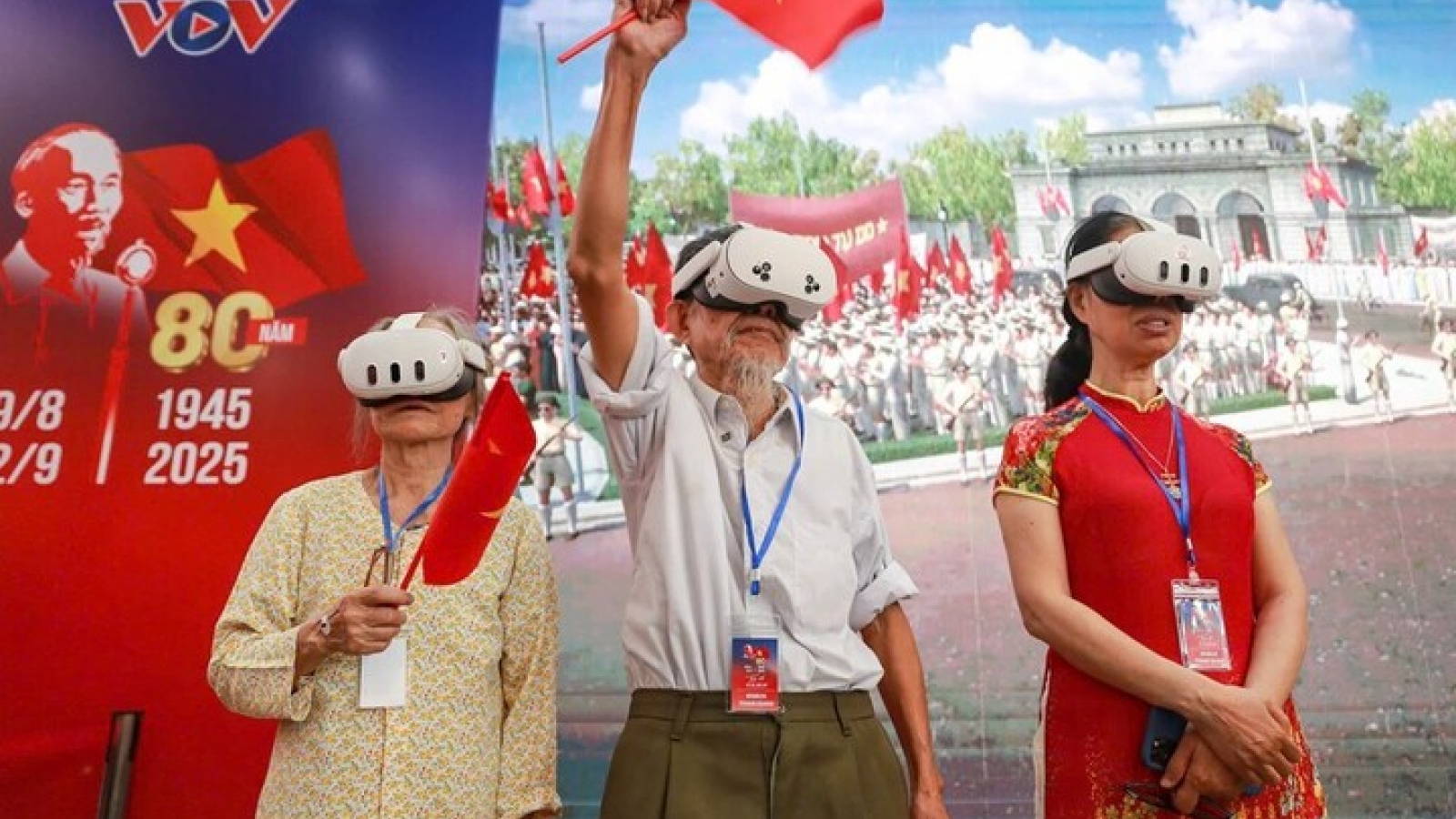 Trải nghiệm thực tế ảo "Trở về thời khắc thiêng liêng" của VOV tại Dinh Độc lập