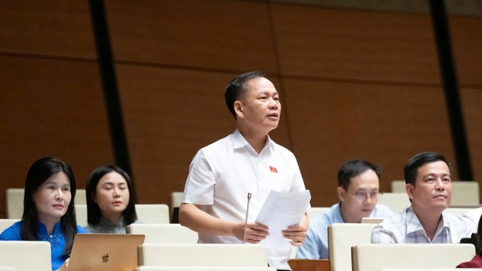 ĐBQH đề xuất cấm xuất cảnh với người lao động vi phạm hợp đồng ở nước ngoài