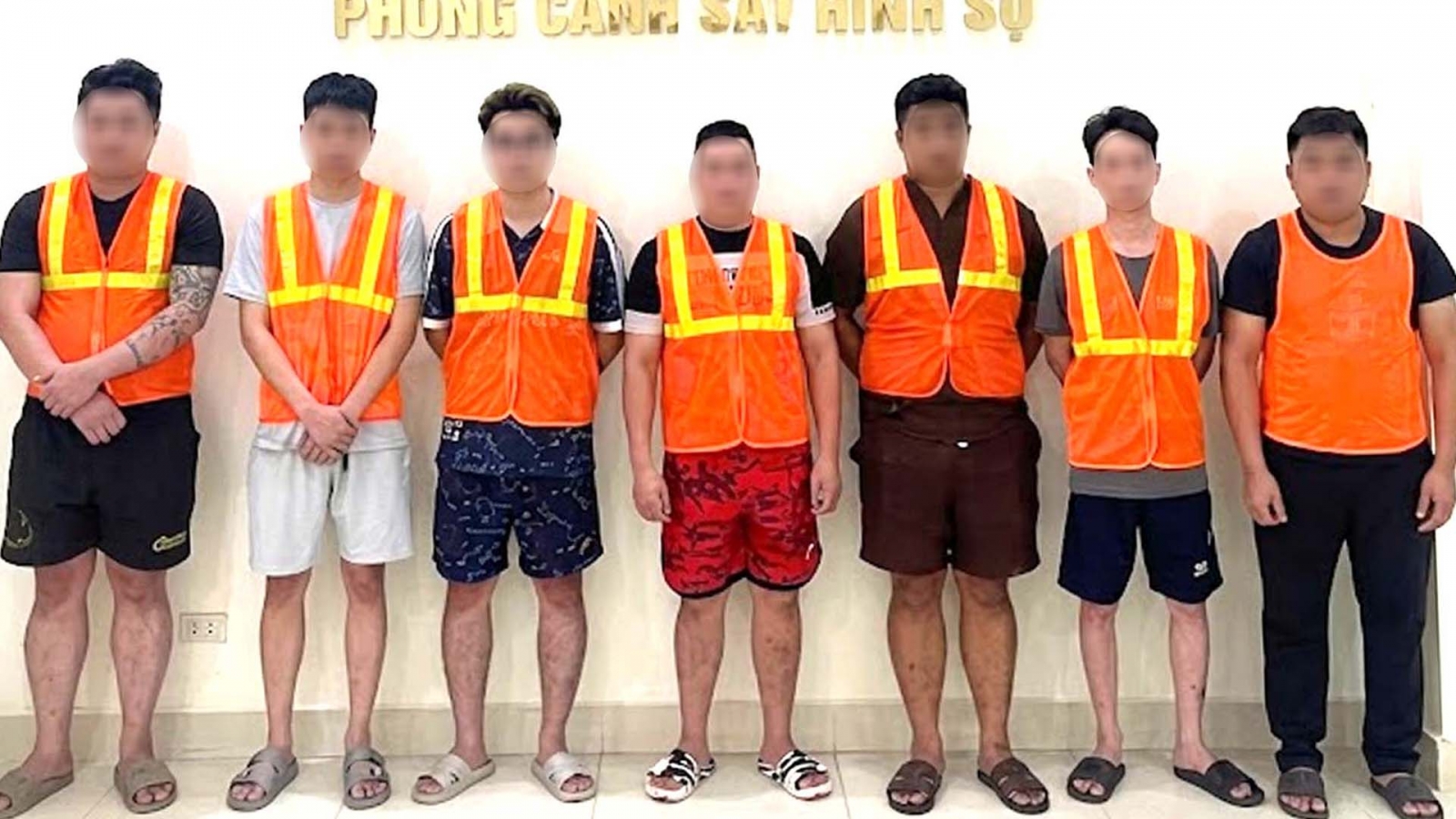 Triệt phá đường dây buôn bán khí cười, khởi tố 9 đối tượng