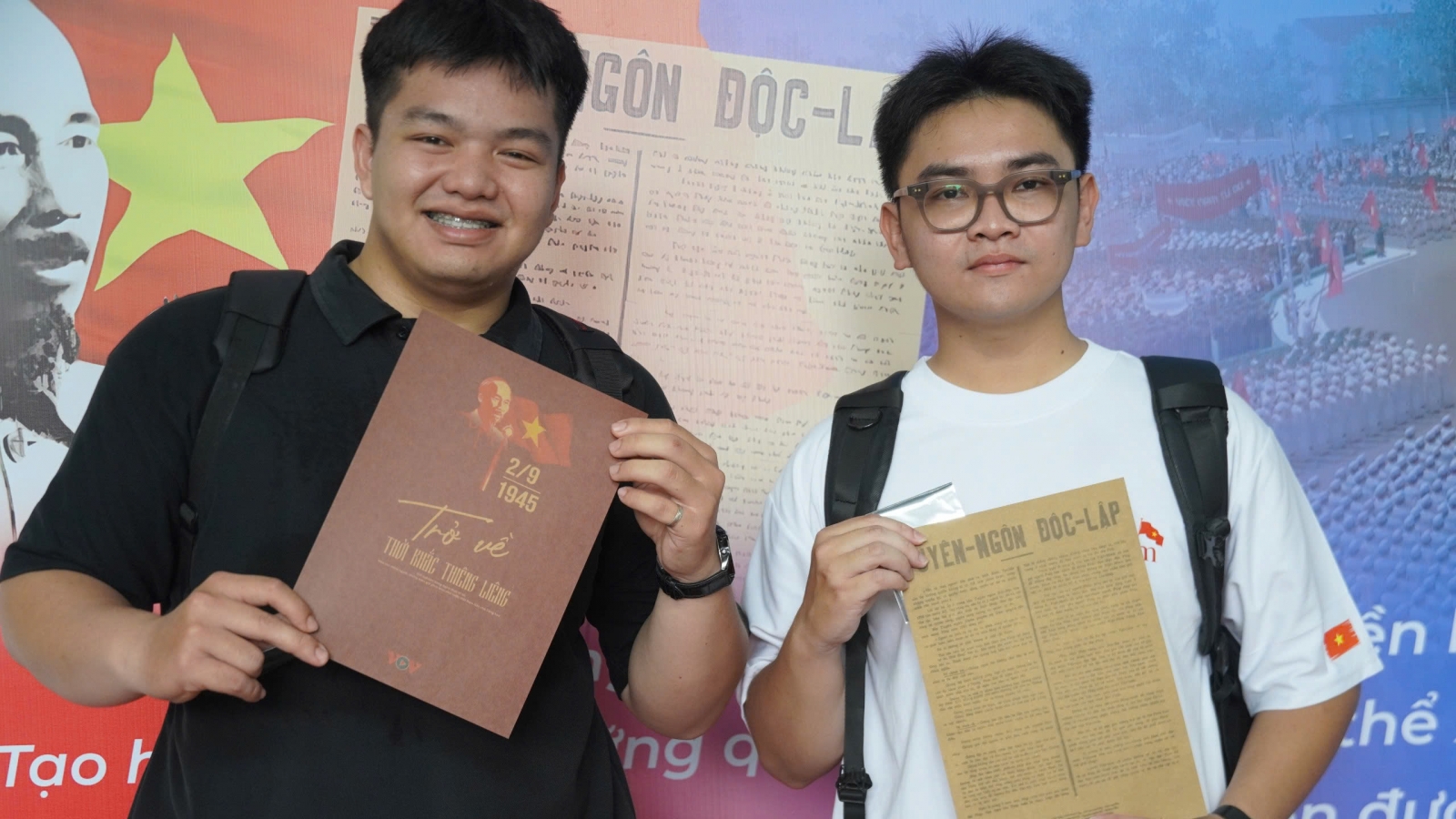 Hàng ngàn người chờ từ sớm trải nghiệm khoảnh khắc Bác Hồ đọc Tuyên ngôn Độc lập