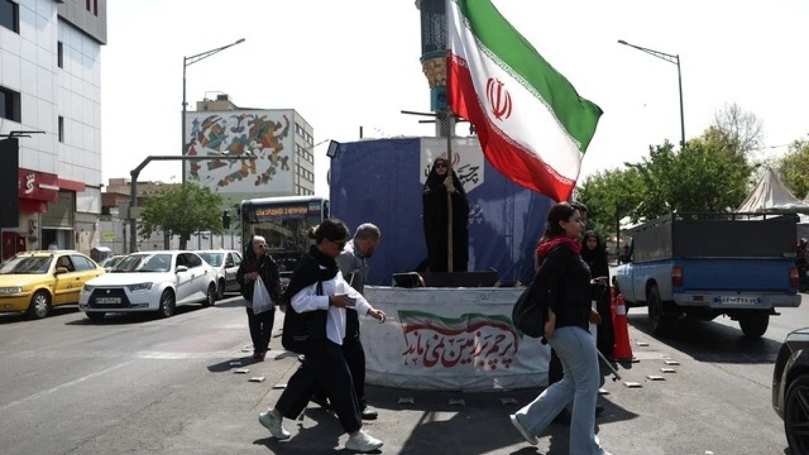 UAE đình chỉ mọi giao dịch thương mại và tài chính với Iran