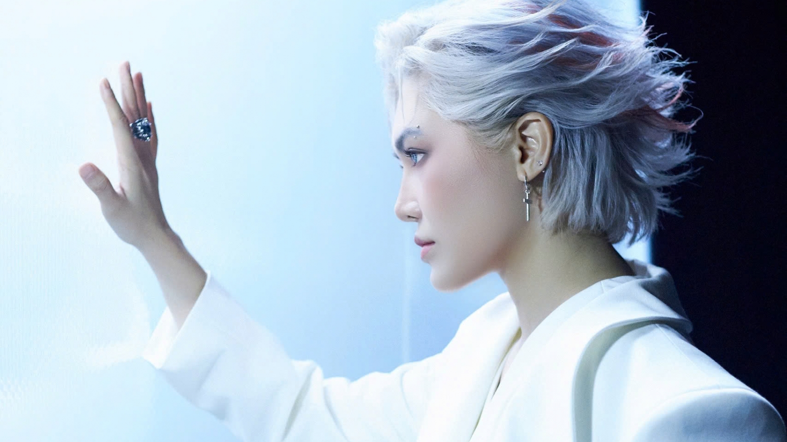 Vicky Nhung đưa sáng tác Đông Thiên Đức ra khỏi vùng an toàn ballad