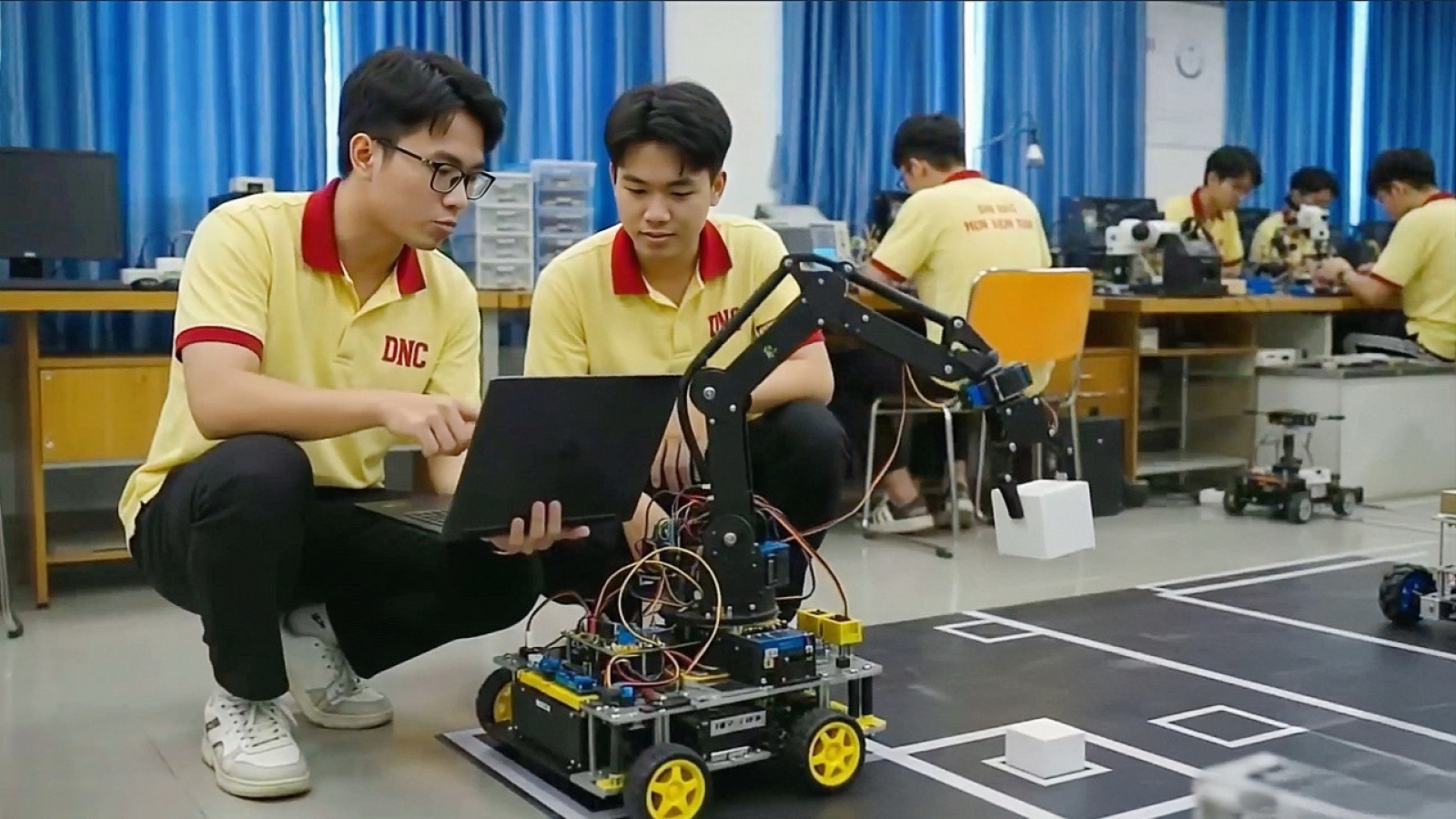 Ra mắt Viện nghiên cứu robot và trí tuệ nhân tạo AI tại Cần Thơ