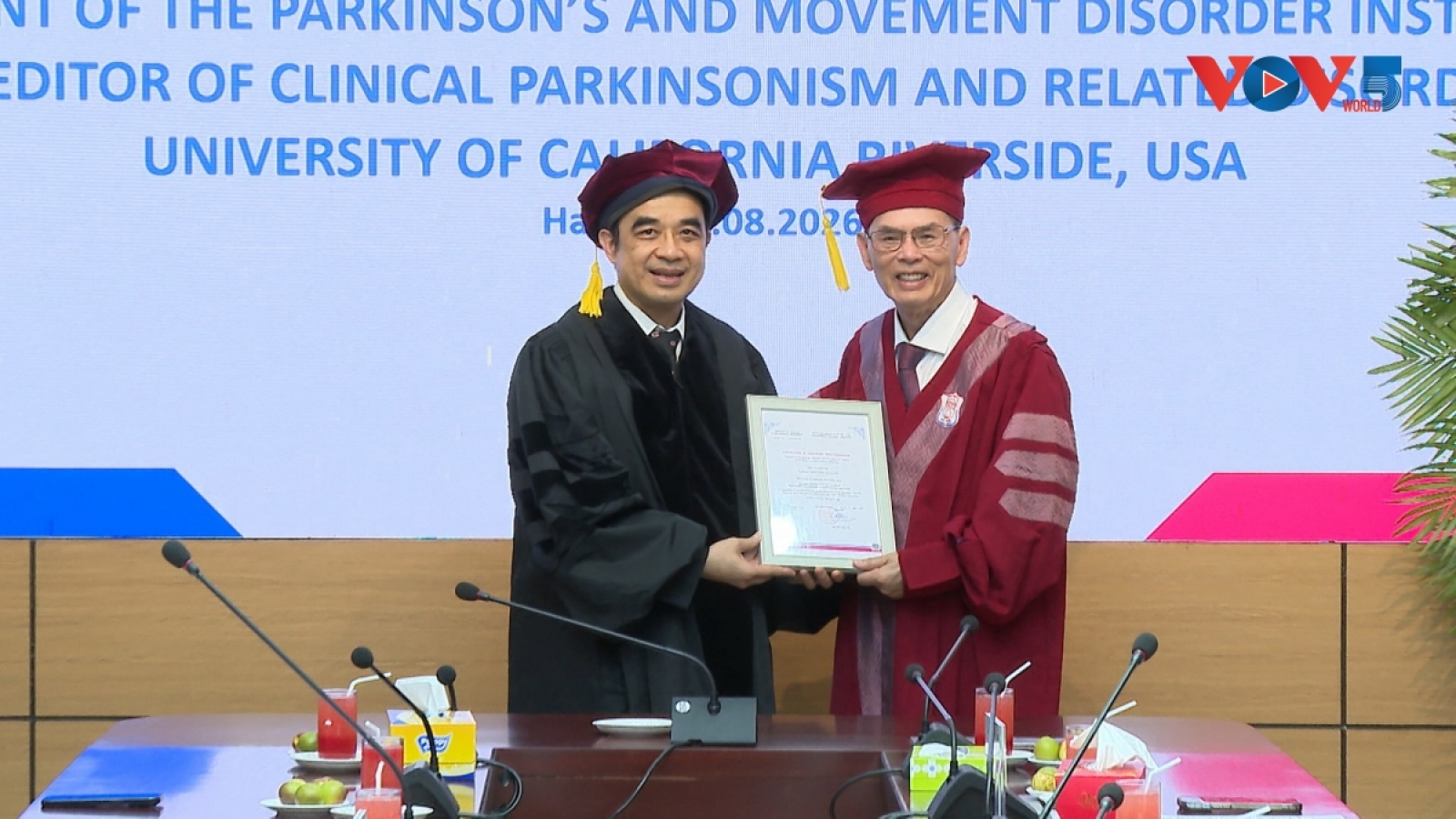 Đại học Y Hà Nội phong Giáo sư Danh dự cho giáo sư thần kinh học người Mỹ gốc Việt