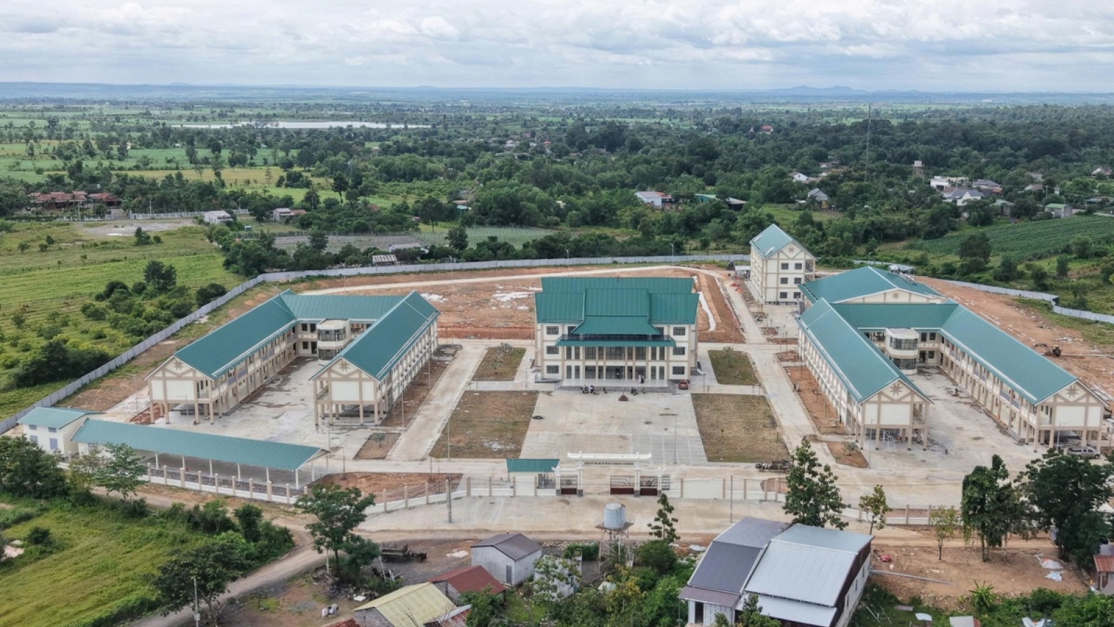Cận cảnh trường nội trú liên cấp đầu tiên ở Tây Nguyên hoàn thành xây dựng