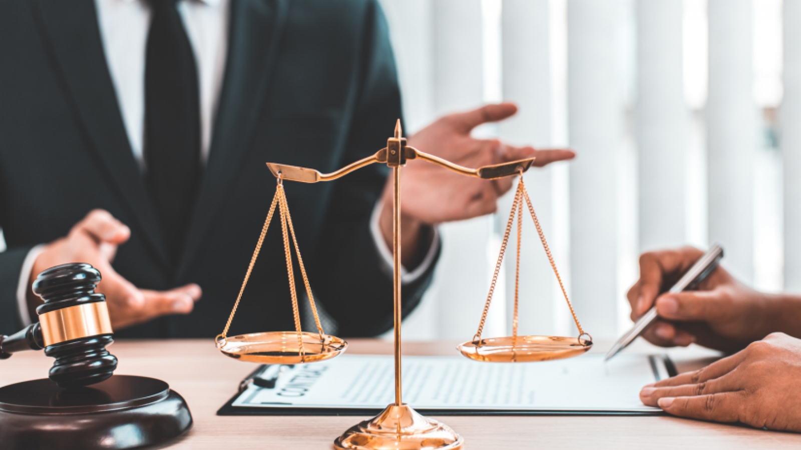 Rút thời hạn xử lý hồ sơ pháp lý phức tạp xuống còn 10 ngày