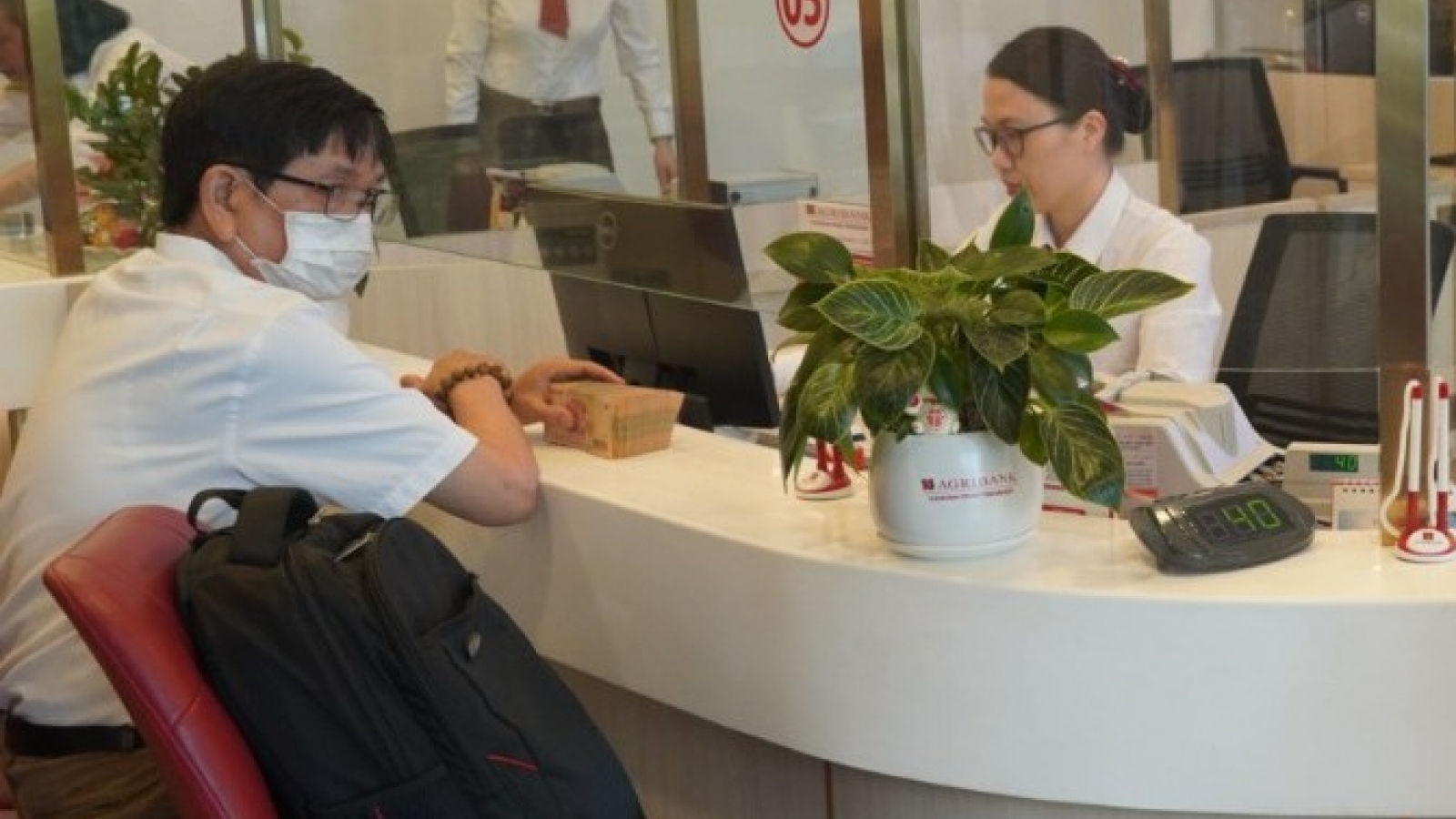 Tiền gửi ngân hàng tăng cao, giải pháp nào giúp tín dụng bền vững ?