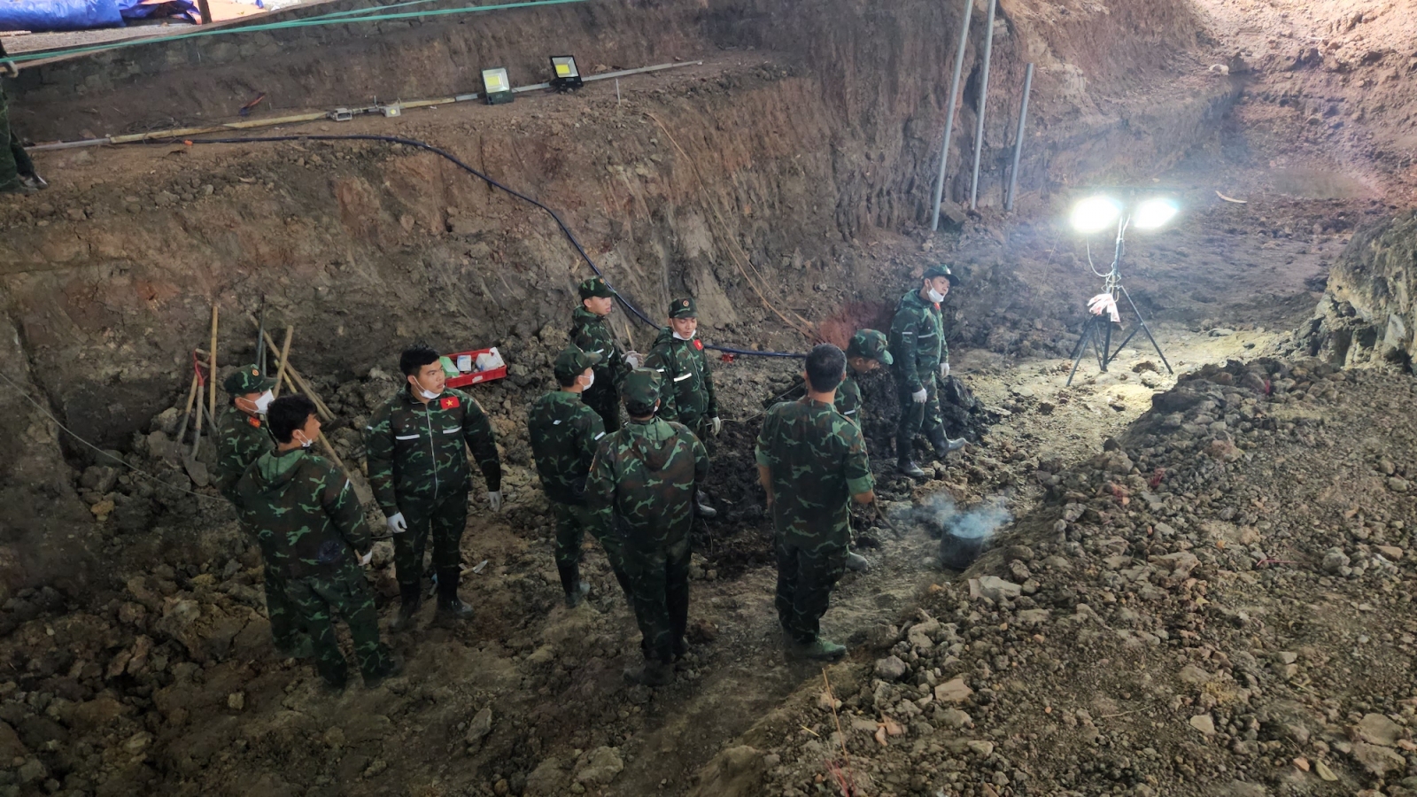 Đào thăm dò, mở rộng tìm kiếm khu A của Công viên Lê Thị Riêng