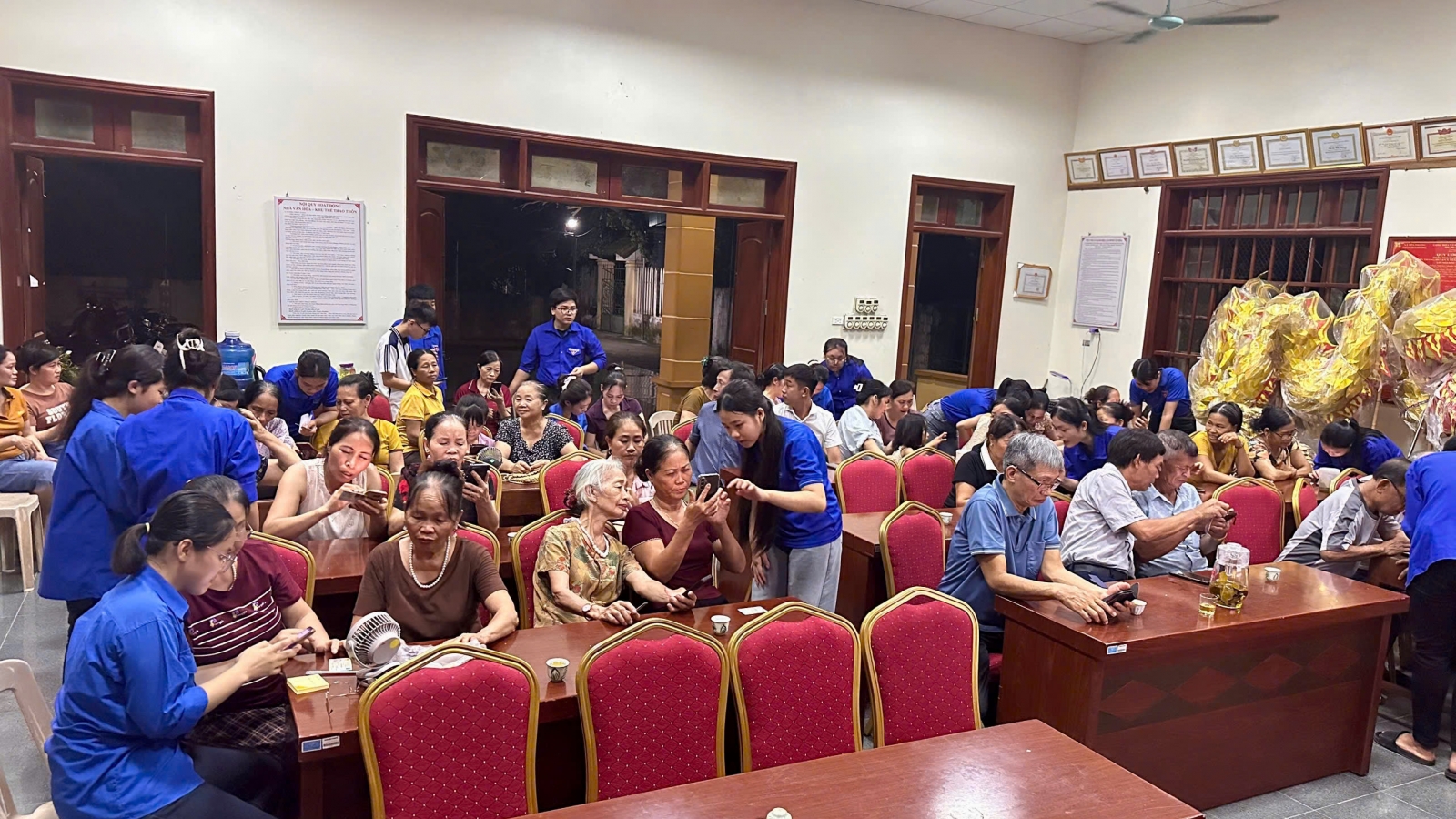 Những học “Bình dân học vụ số” sáng đèn ở Vạn Thắng, Ninh Bình