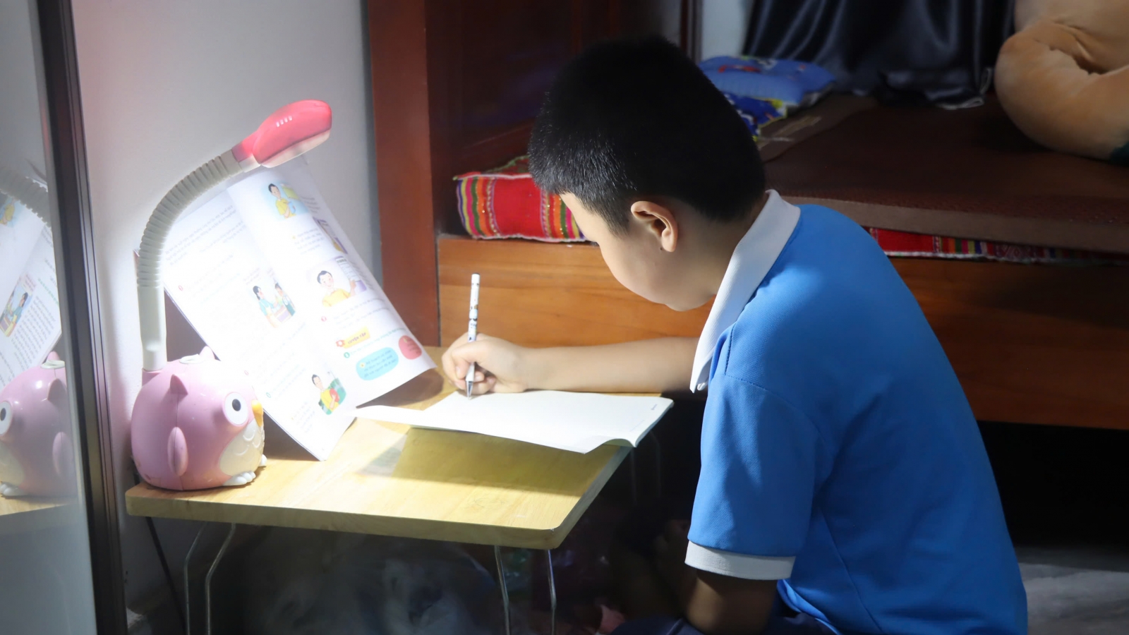 Từ chiếc bàn học đến dịch vụ công tận bản: Chính quyền đổi cách làm