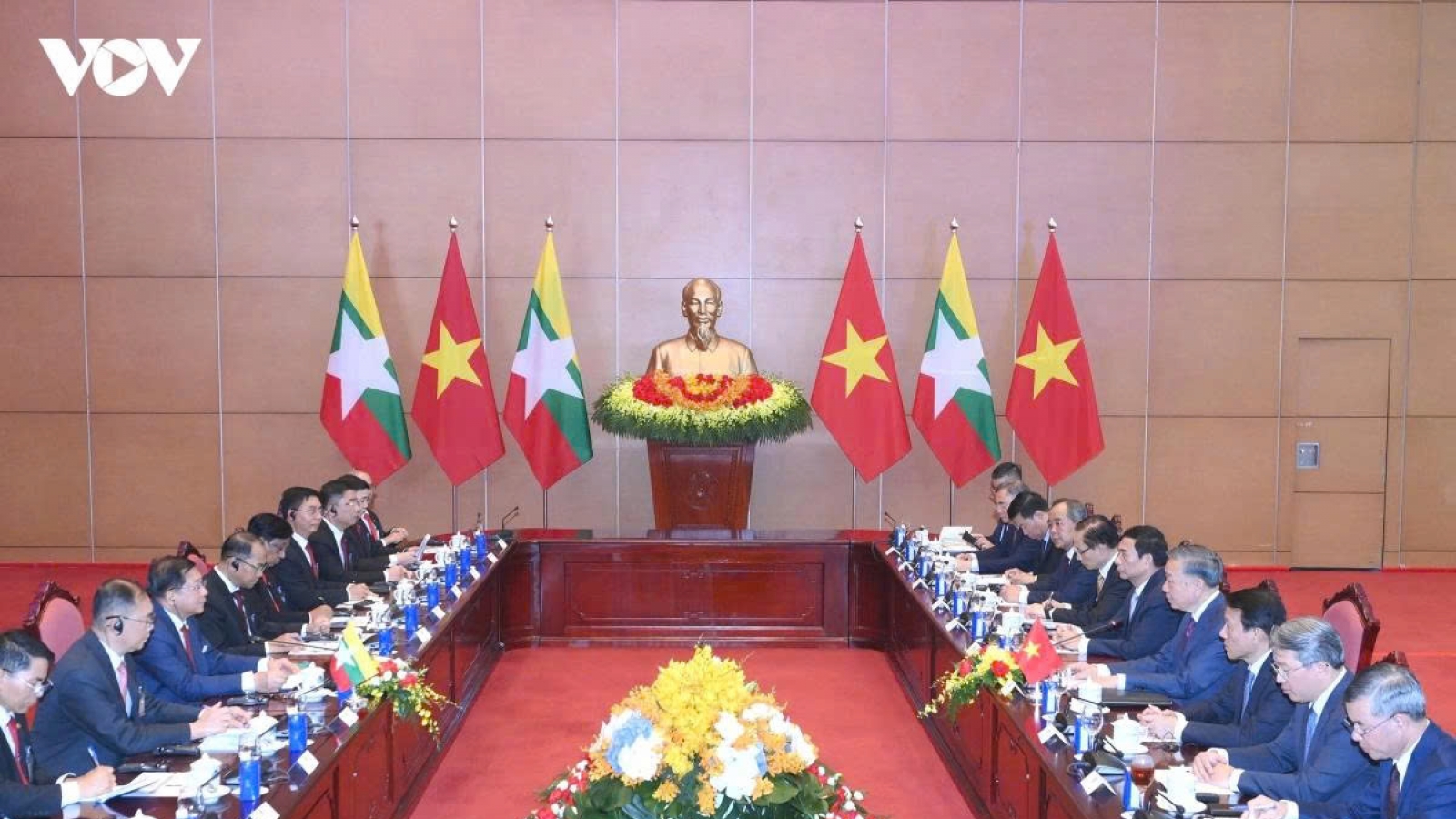 Phó Thủ tướng cùng Tổng thống Myanmar đồng chủ trì Diễn đàn doanh nghiệp