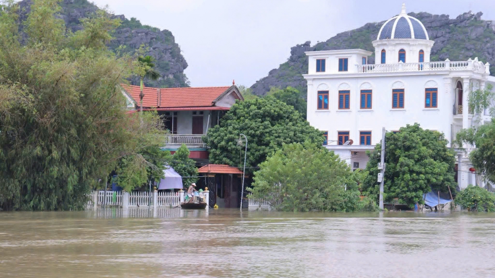 Lũ sông Hoàng Long, sông Đáy ở Ninh Bình vượt báo động 3, nguy cơ ngập nhiều nơi