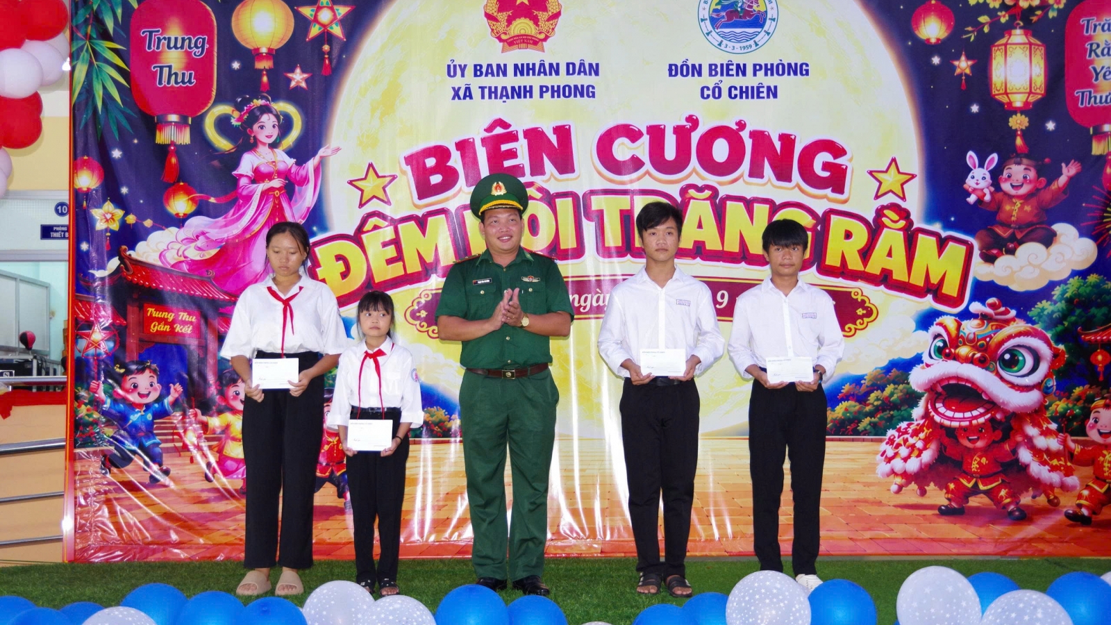 Đêm hội trăng rằm của thiếu nhi vùng biên giới biển