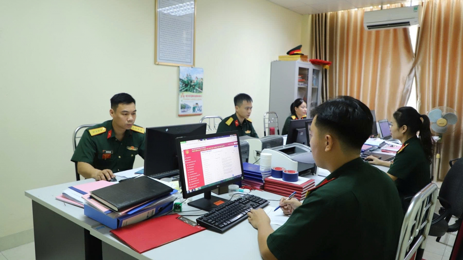 Chuyển đổi số từ phòng làm việc đến thao trường
