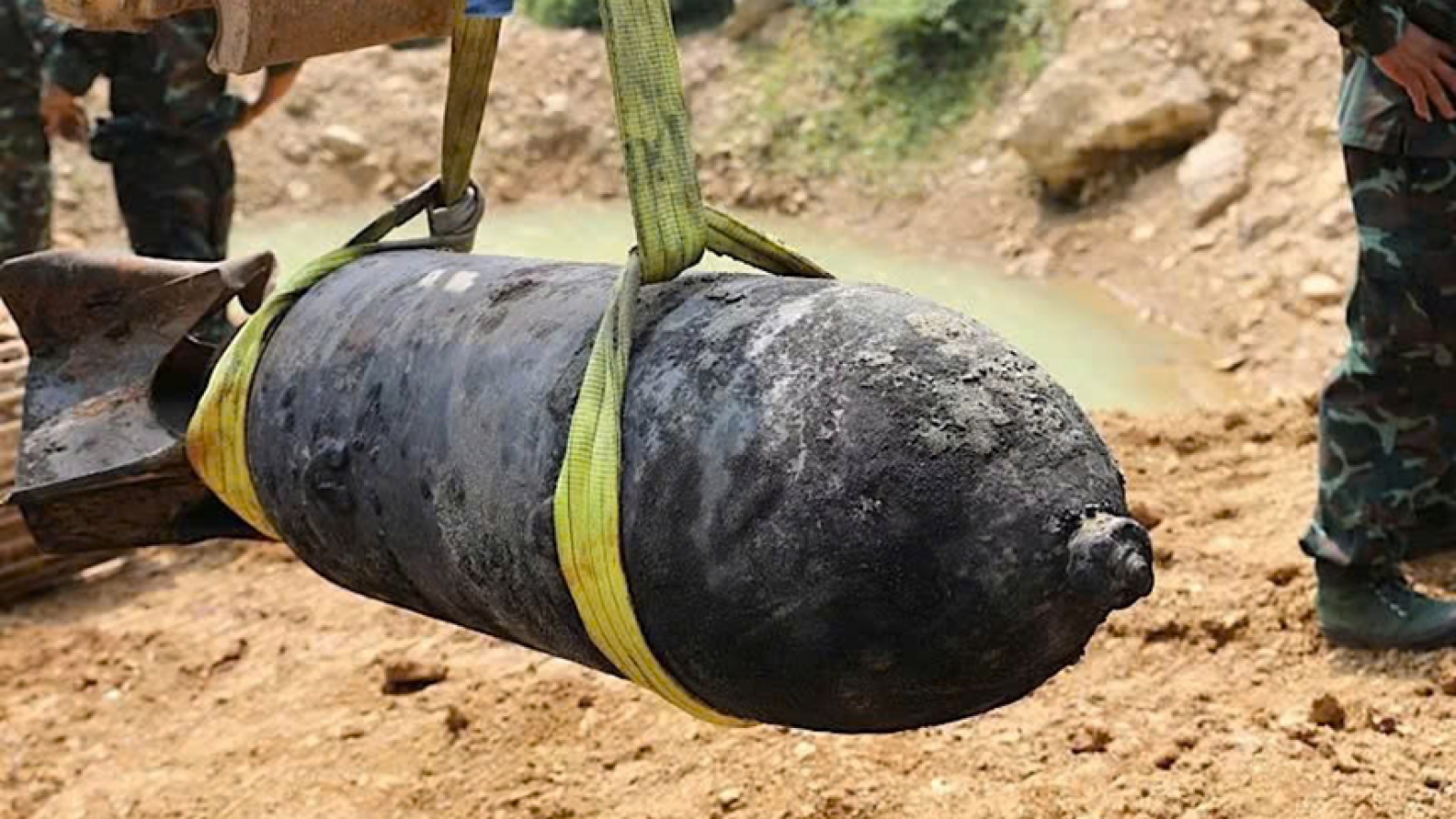 200kg bomb safely detonated after being found under Da River