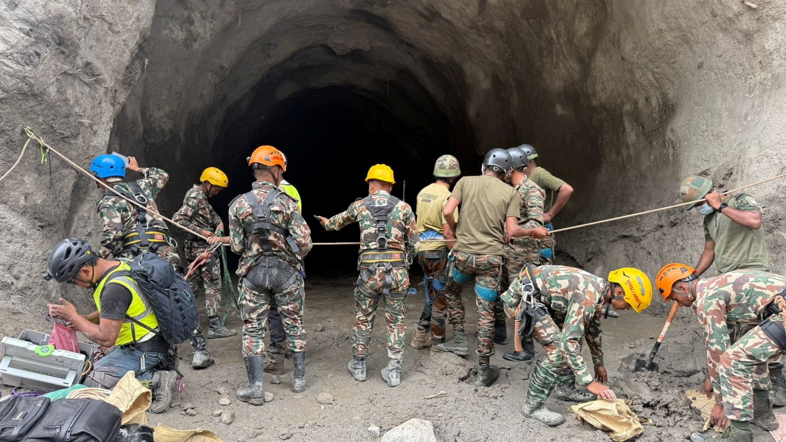 Số người thiệt mạng do lũ quét ở Nepal đã gần 1.000