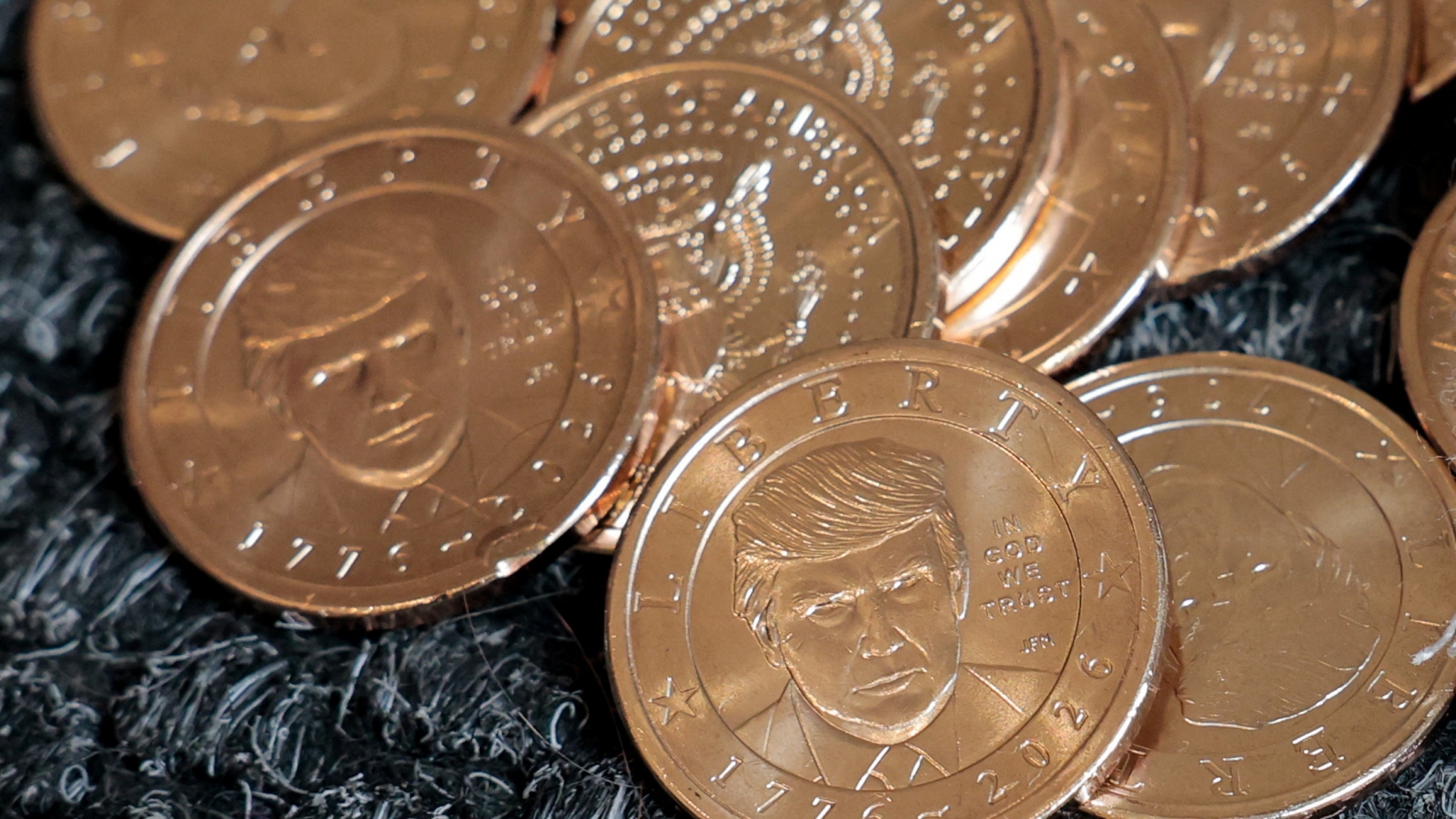 Hình ảnh Tổng thống Donald Trump xuất hiện trên đồng USD