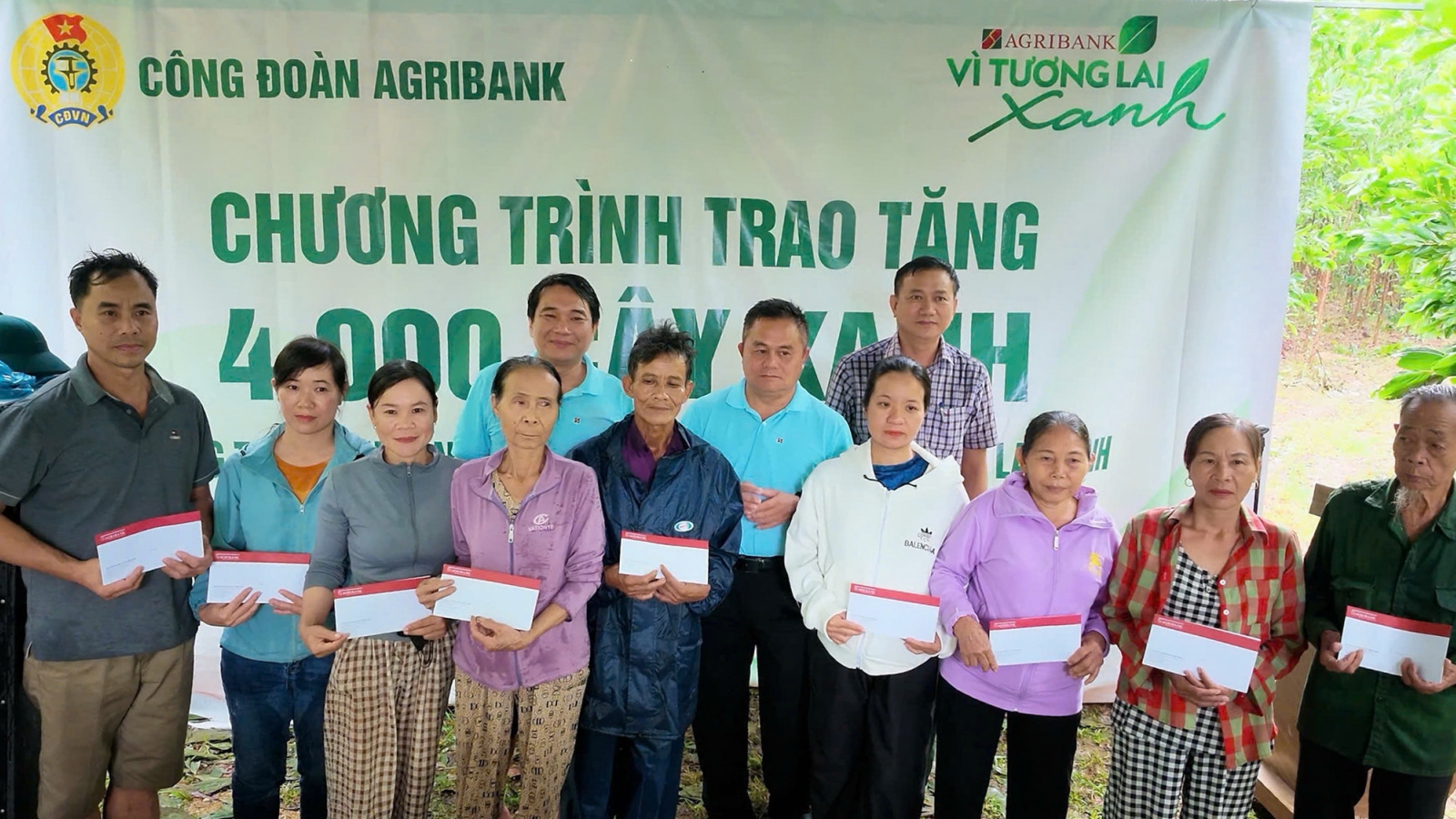 Công đoàn Agribank trao 4000 cây lim xanh tặng xã Lãnh Ngọc, TP Đà Nẵng