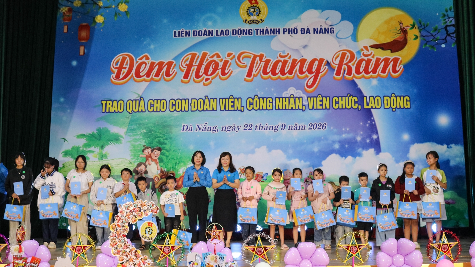 Đà Nẵng trao quà Trung thu tặng con của đoàn viên, người lao động khó khăn