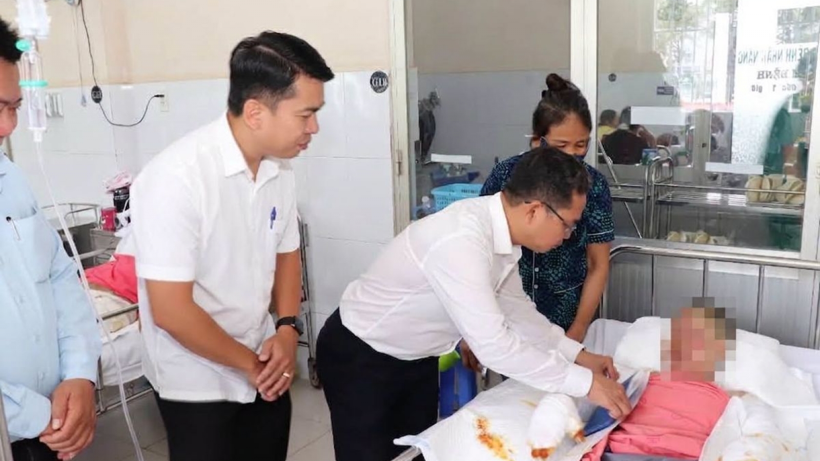MTTQ TP.HCM thăm, hỗ trợ gia đình nạn nhân vụ cháy ở Đông Hưng Thuận
