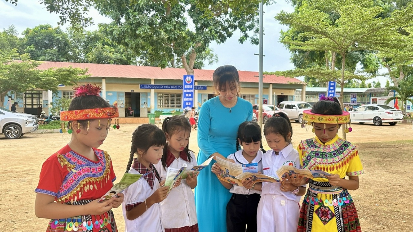 Đắk Lắk tăng mức hỗ trợ, đầu tư điều kiện học tập ở vùng khó khăn