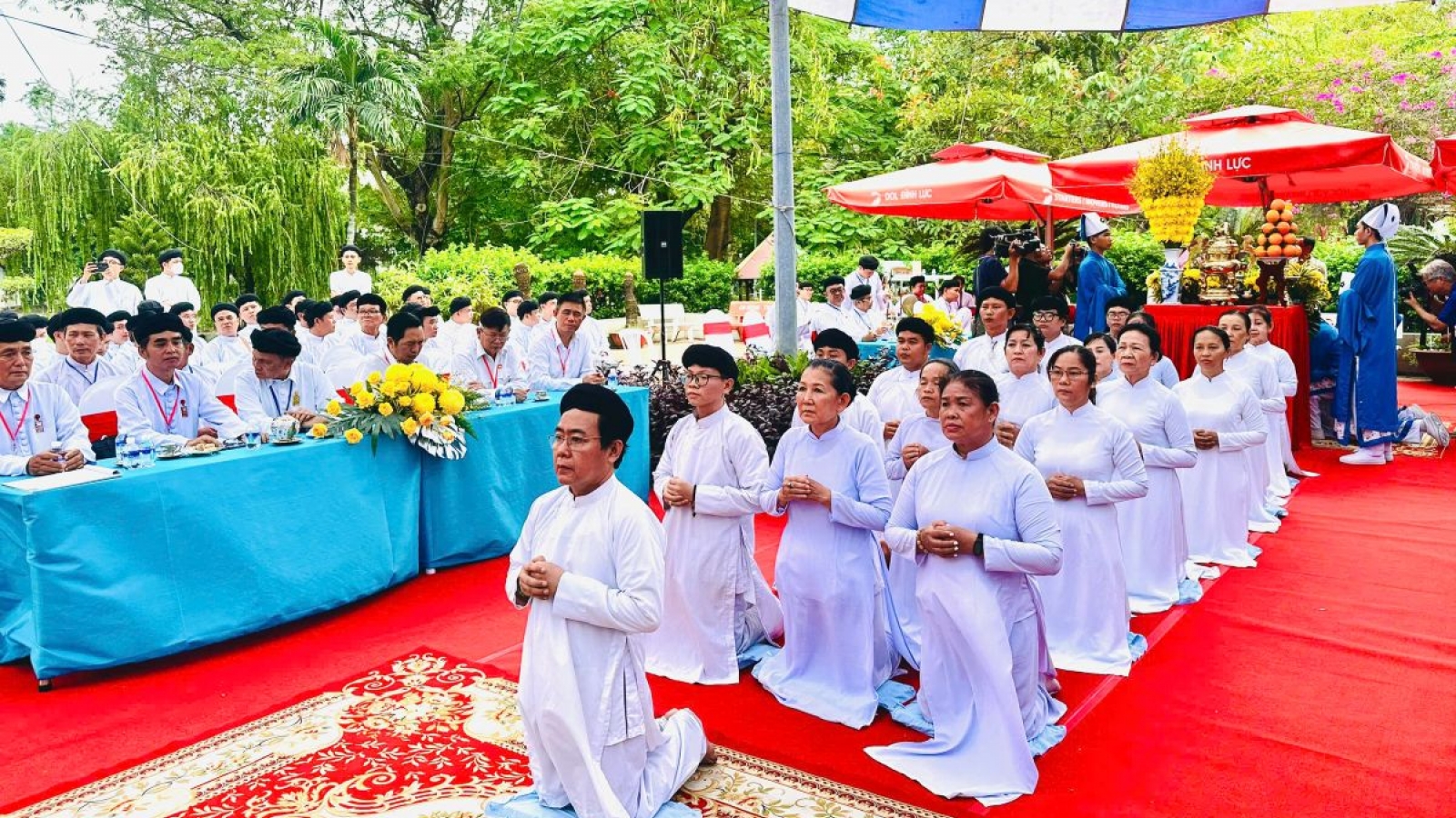 Tín đồ Cao Đài cầu siêu cho các liệt sĩ được quy tập tại TP.HCM