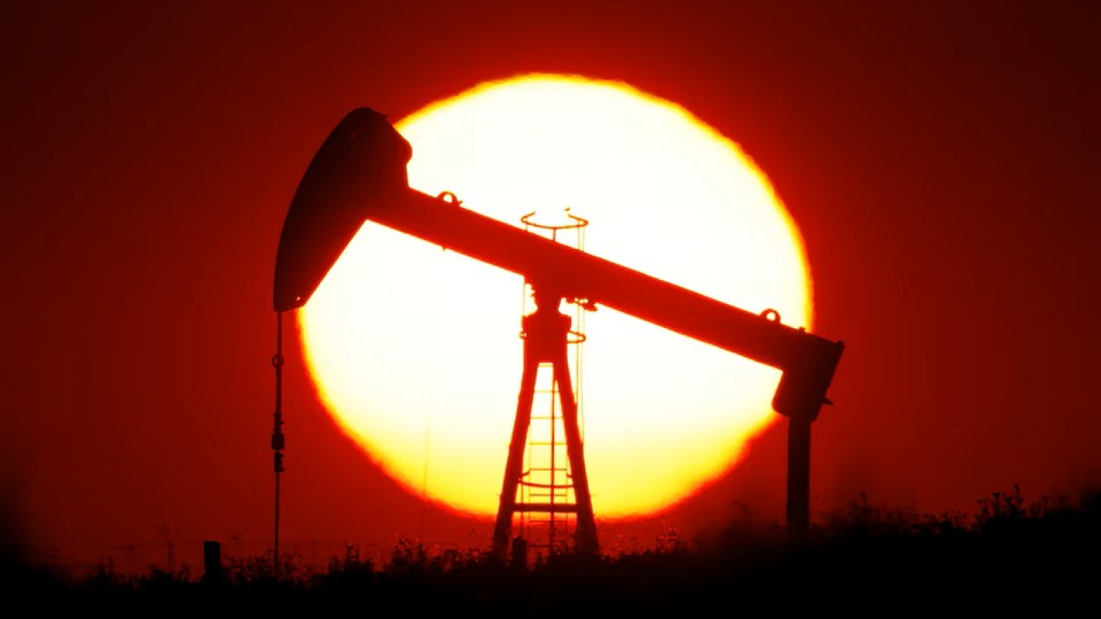 Giá xăng dầu hôm nay 9/9: Giá dầu Brent tiến sát mức 100 USD/thùng