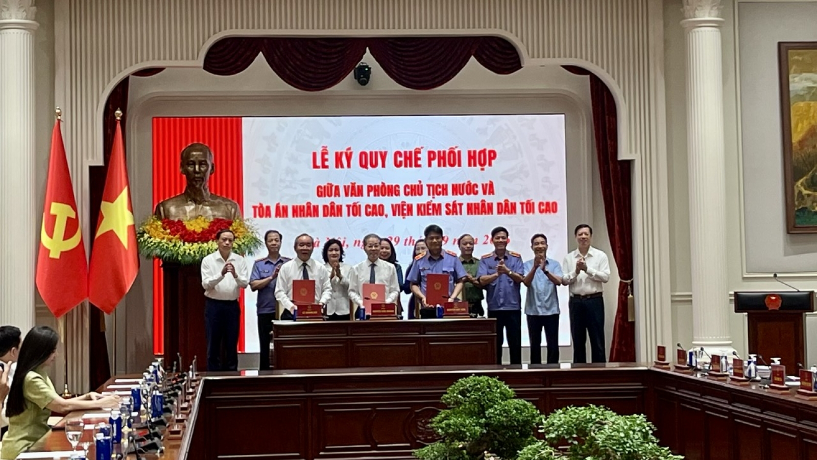 Ký Quy chế phối hợp giữa Văn phòng Chủ tịch nước và TAND tối cao, VKSND tối cao