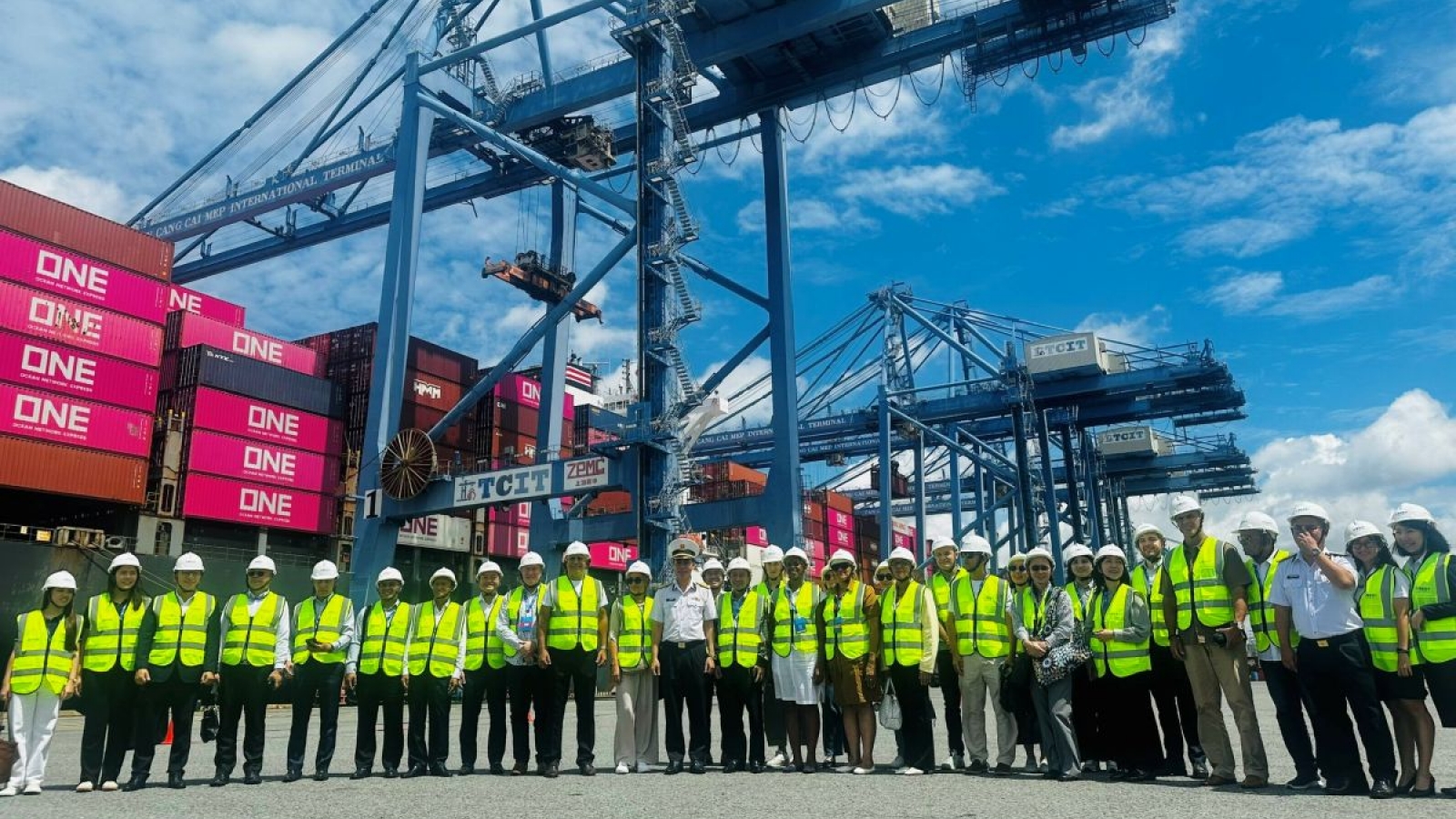 Đoàn đại biểu quốc tế FD 2026 thăm Tân Cảng Sài Gòn
