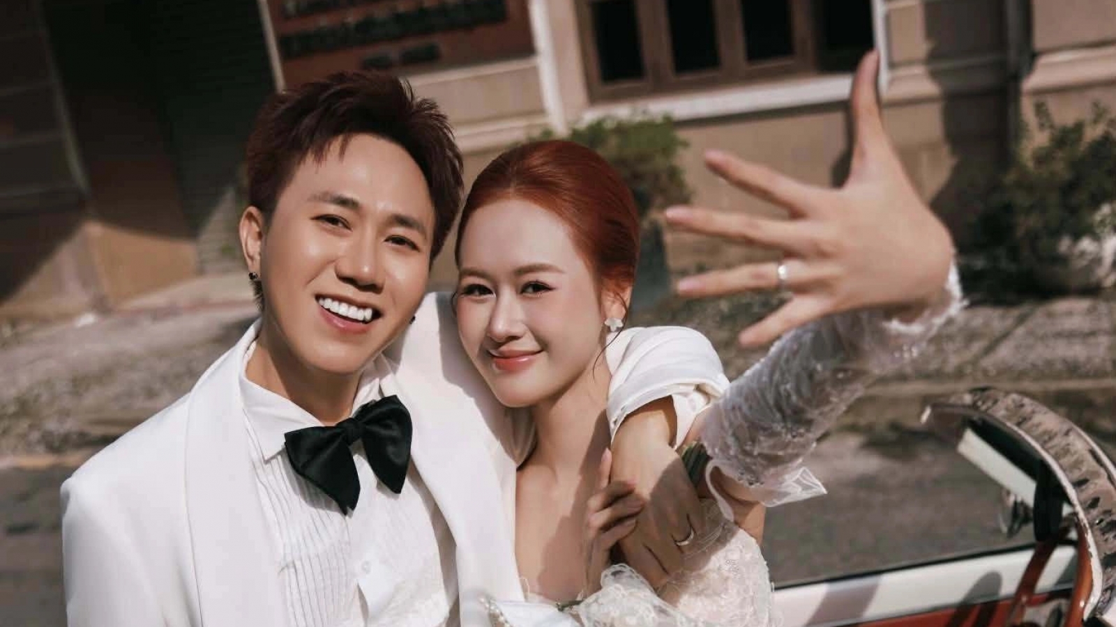 Sao Việt 12-9: Anh Đức - Anh Phạm kỷ niệm hai năm ngày cưới